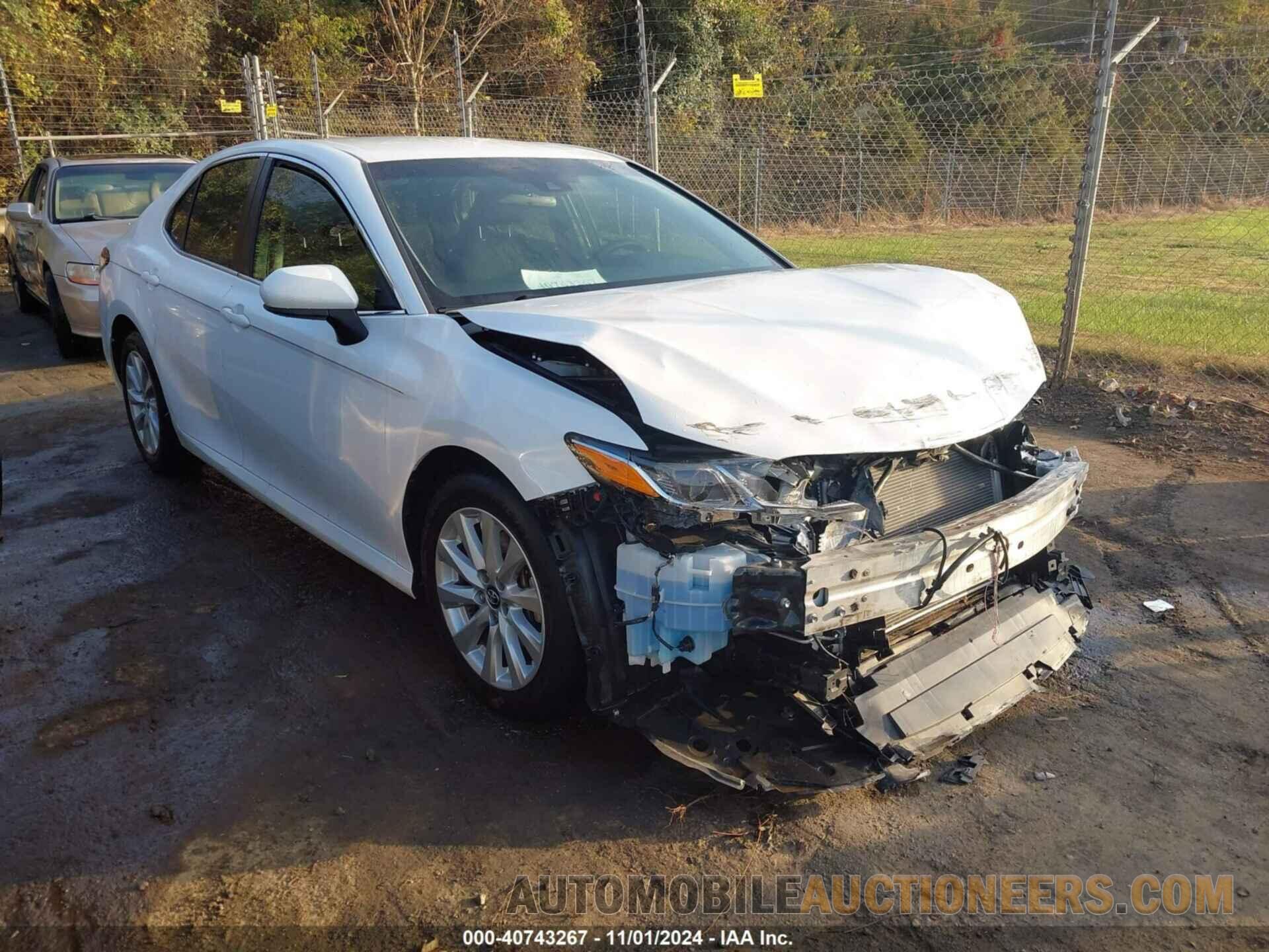 4T1B11HK0JU575335 TOYOTA CAMRY 2018