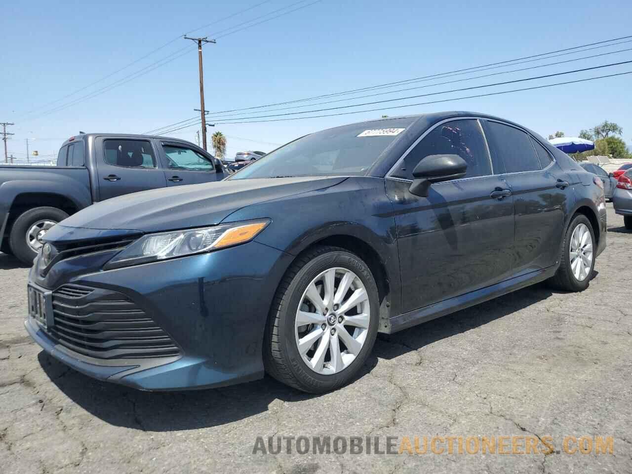 4T1B11HK0JU575688 TOYOTA CAMRY 2018