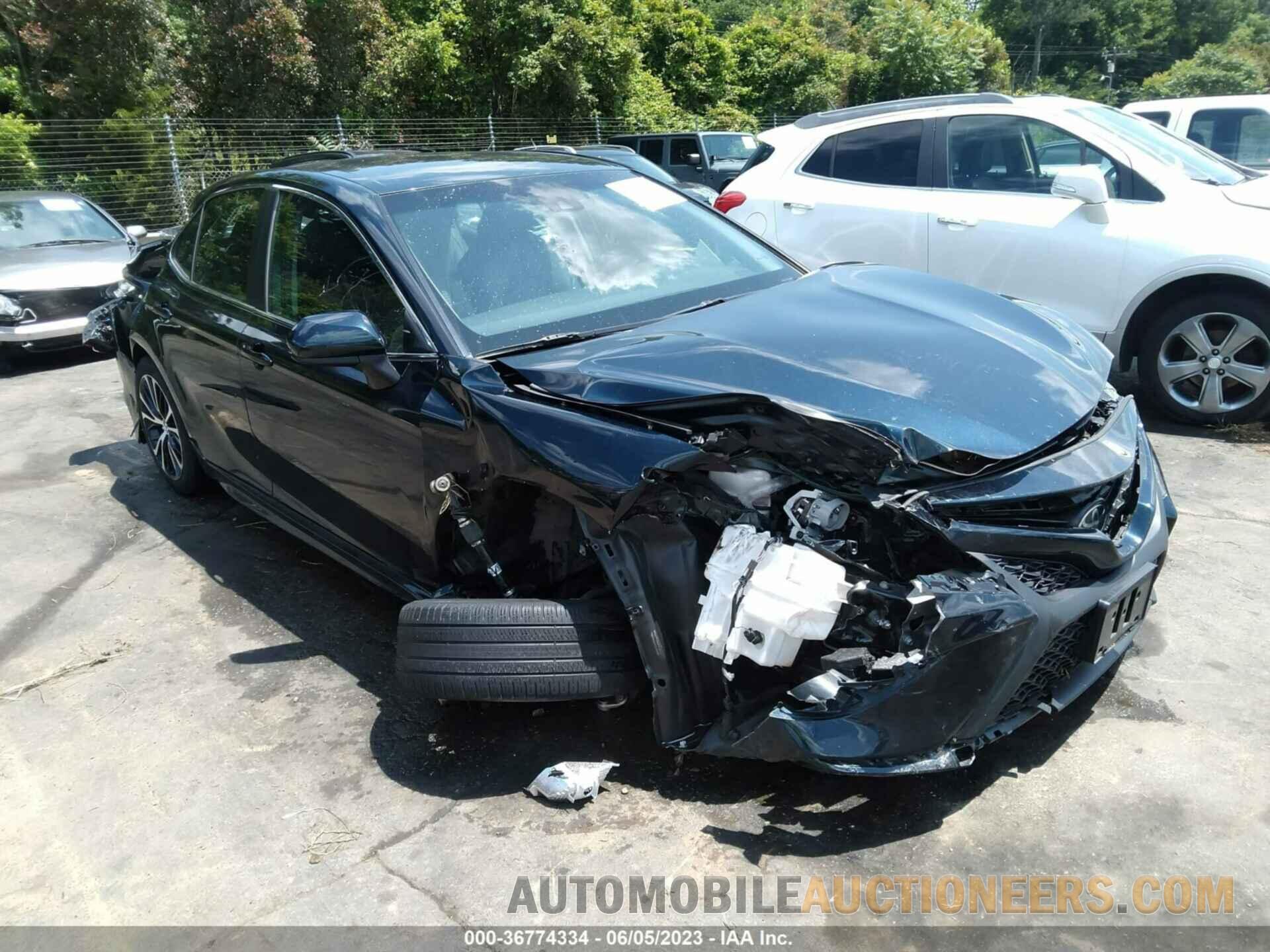 4T1B11HK0JU576677 TOYOTA CAMRY 2018