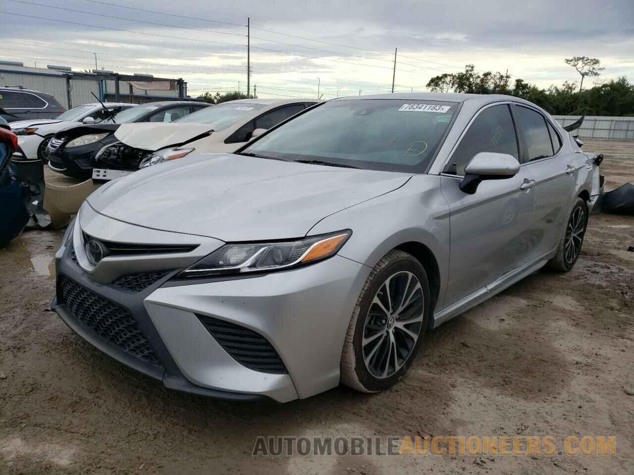 4T1B11HK0JU581619 TOYOTA CAMRY 2018