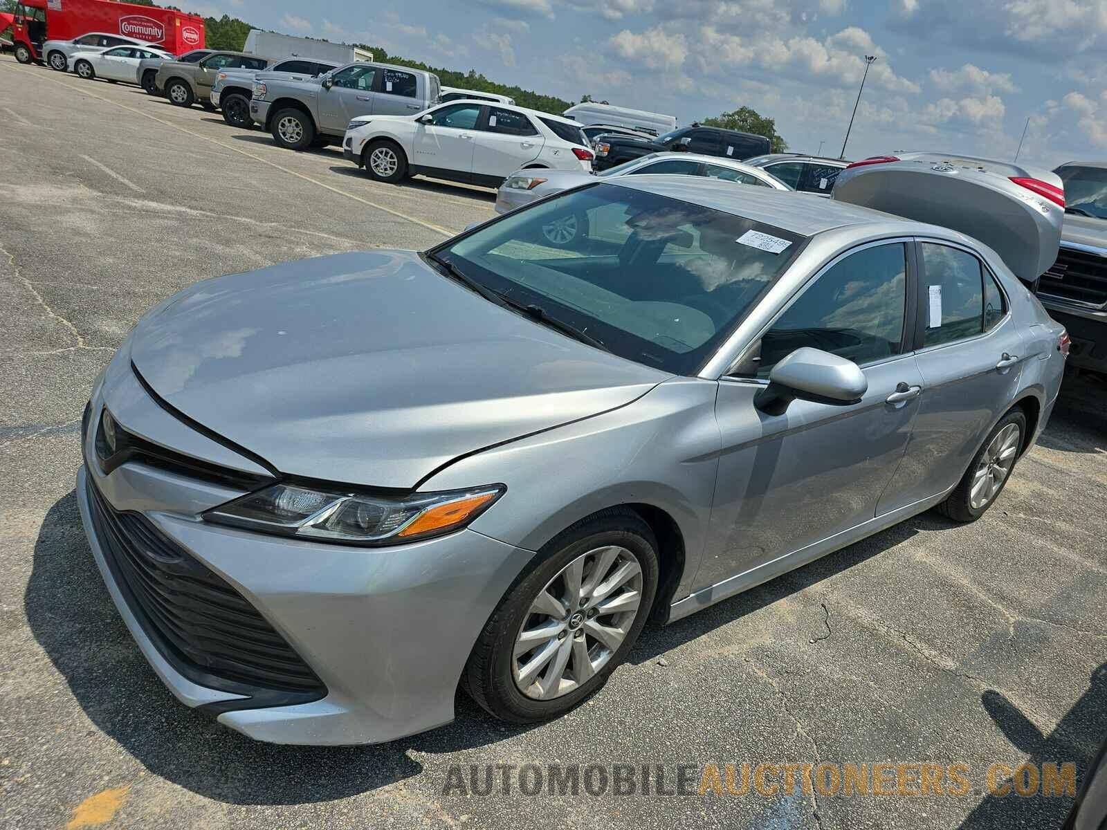 4T1B11HK0JU581913 Toyota Camry 2018