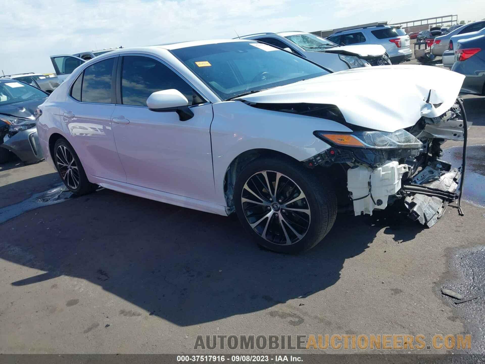 4T1B11HK0JU582429 TOYOTA CAMRY 2018