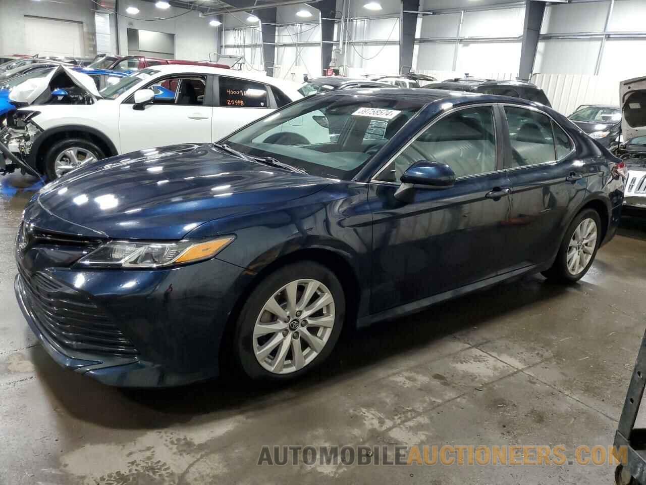 4T1B11HK0JU582611 TOYOTA CAMRY 2018