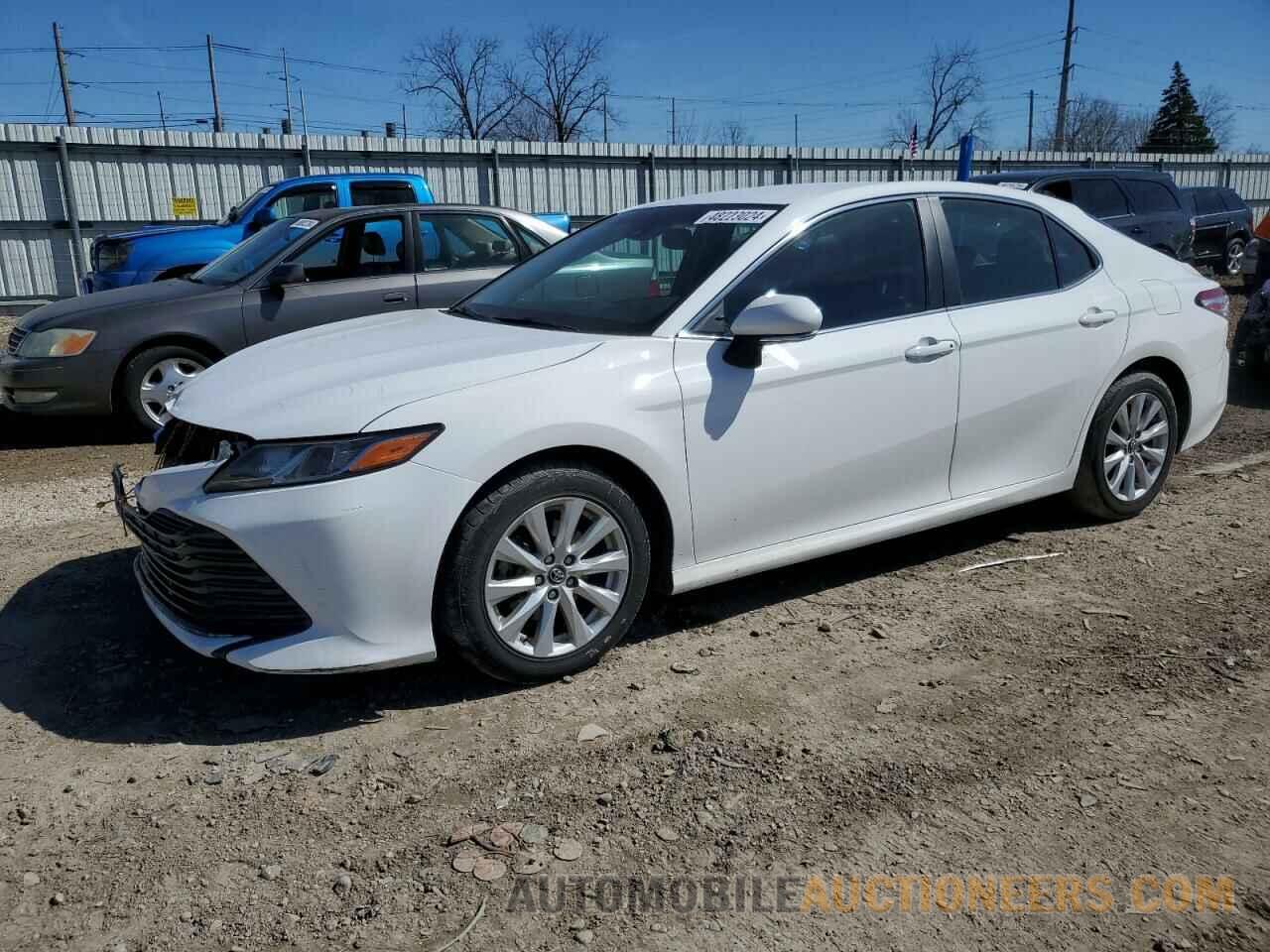 4T1B11HK0JU583600 TOYOTA CAMRY 2018