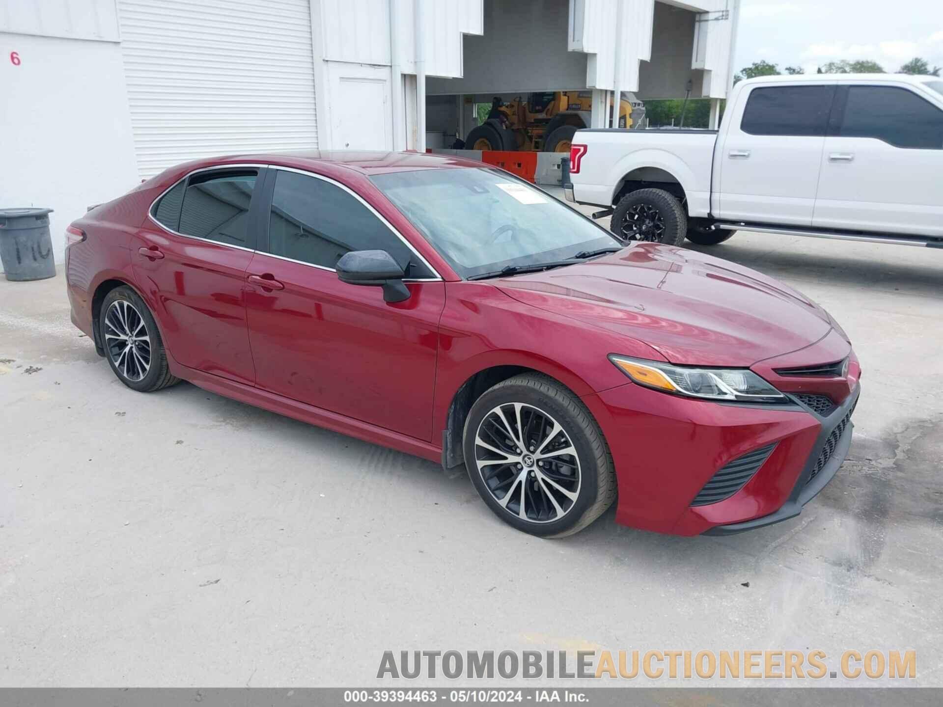 4T1B11HK0JU583709 TOYOTA CAMRY 2018