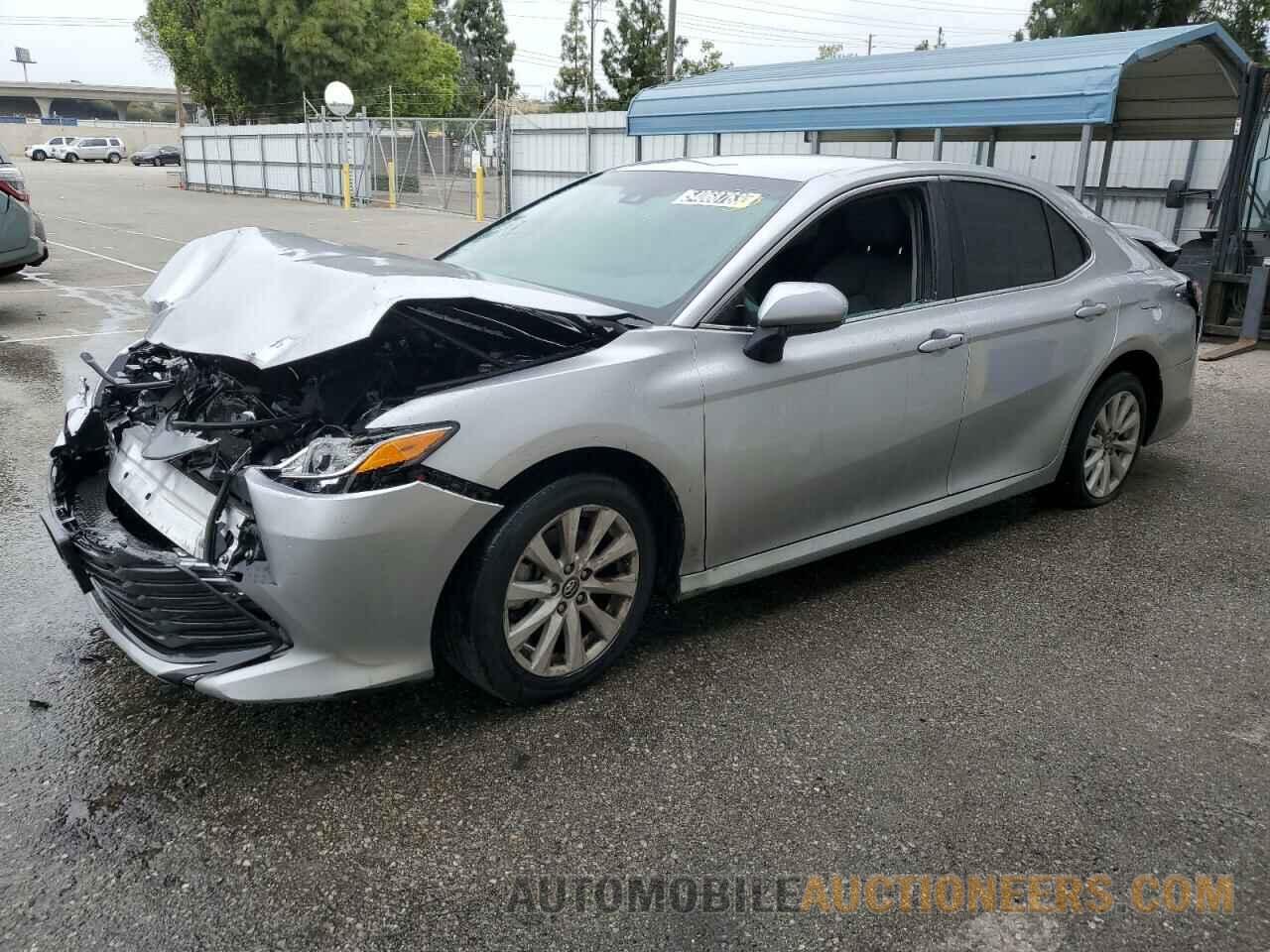 4T1B11HK0JU583743 TOYOTA CAMRY 2018