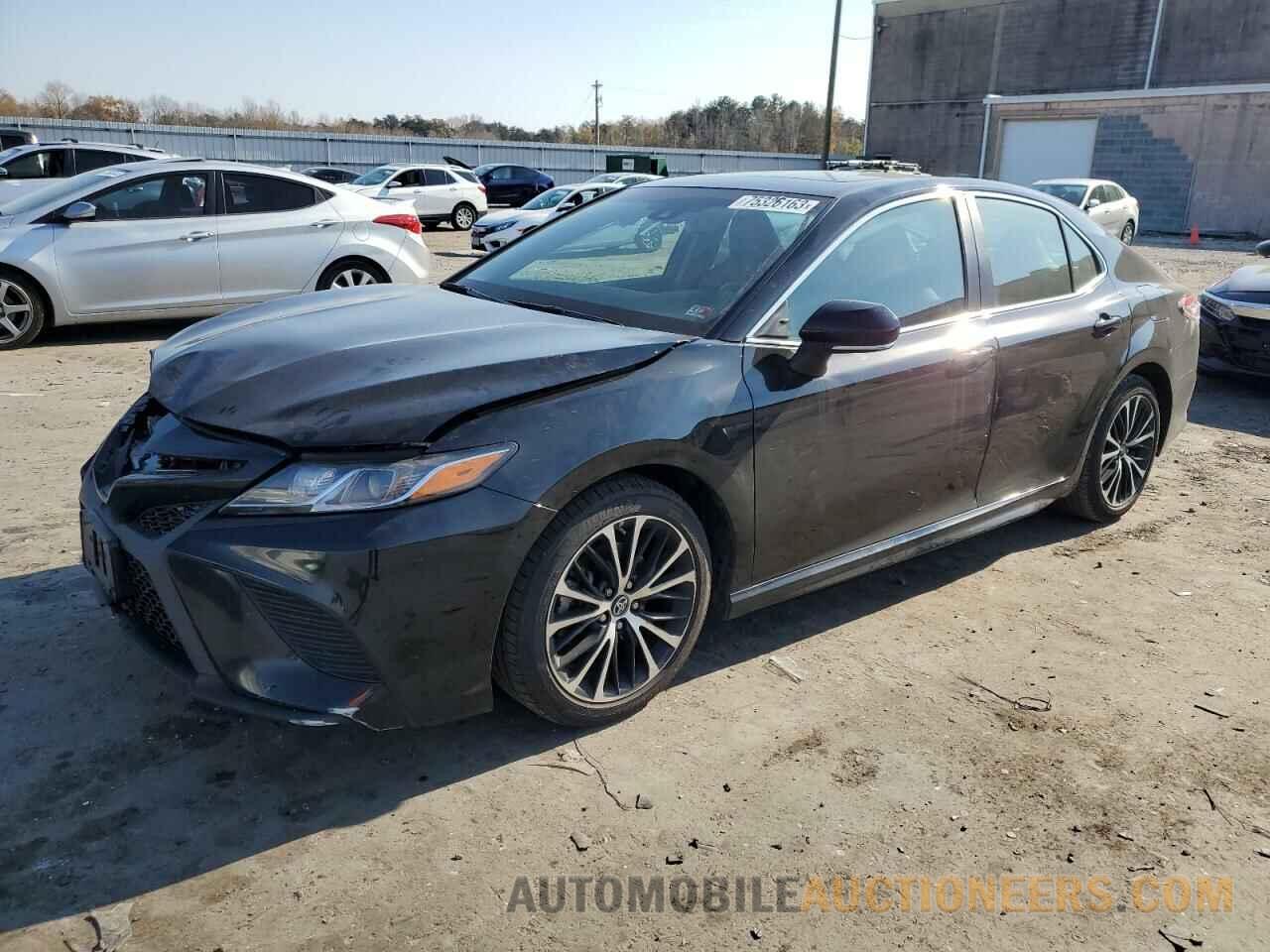 4T1B11HK0JU586576 TOYOTA CAMRY 2018