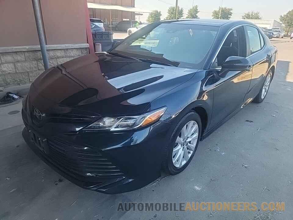 4T1B11HK0JU586643 Toyota Camry LE 2018