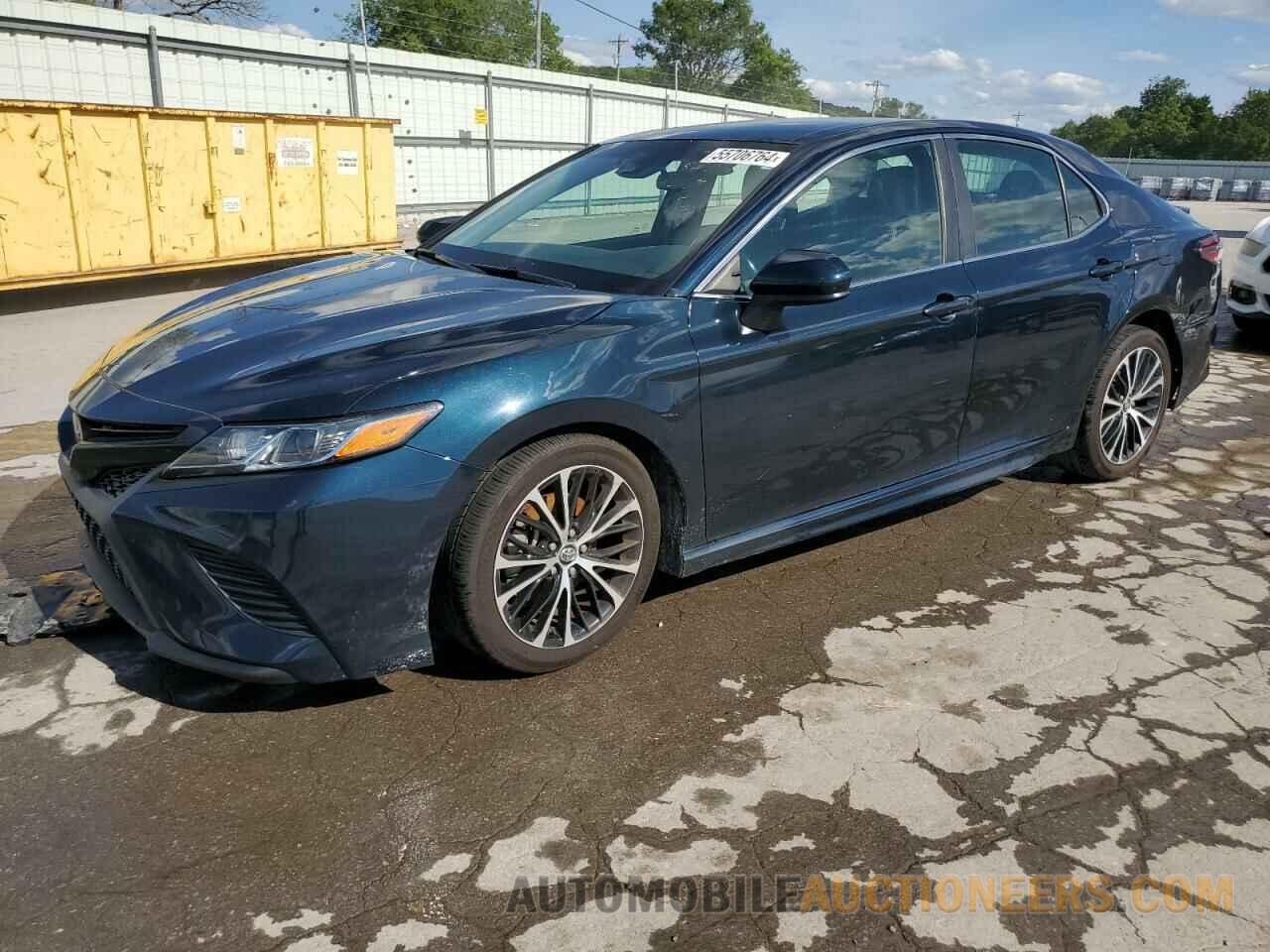 4T1B11HK0JU586674 TOYOTA CAMRY 2018