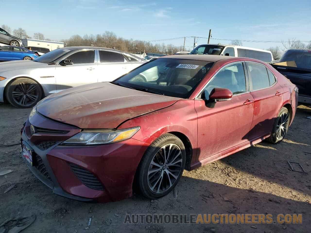 4T1B11HK0JU588781 TOYOTA CAMRY 2018