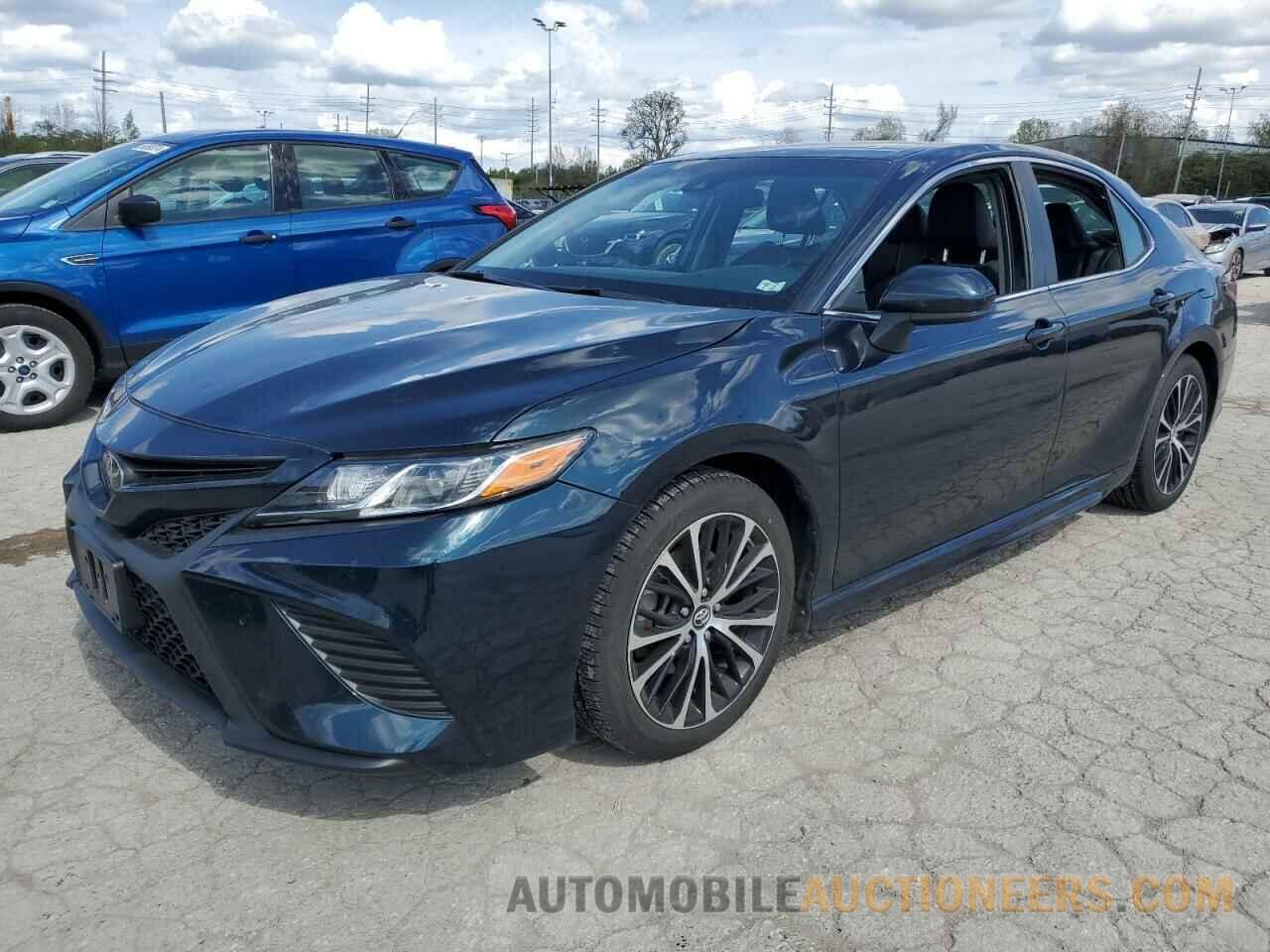 4T1B11HK0JU590112 TOYOTA CAMRY 2018