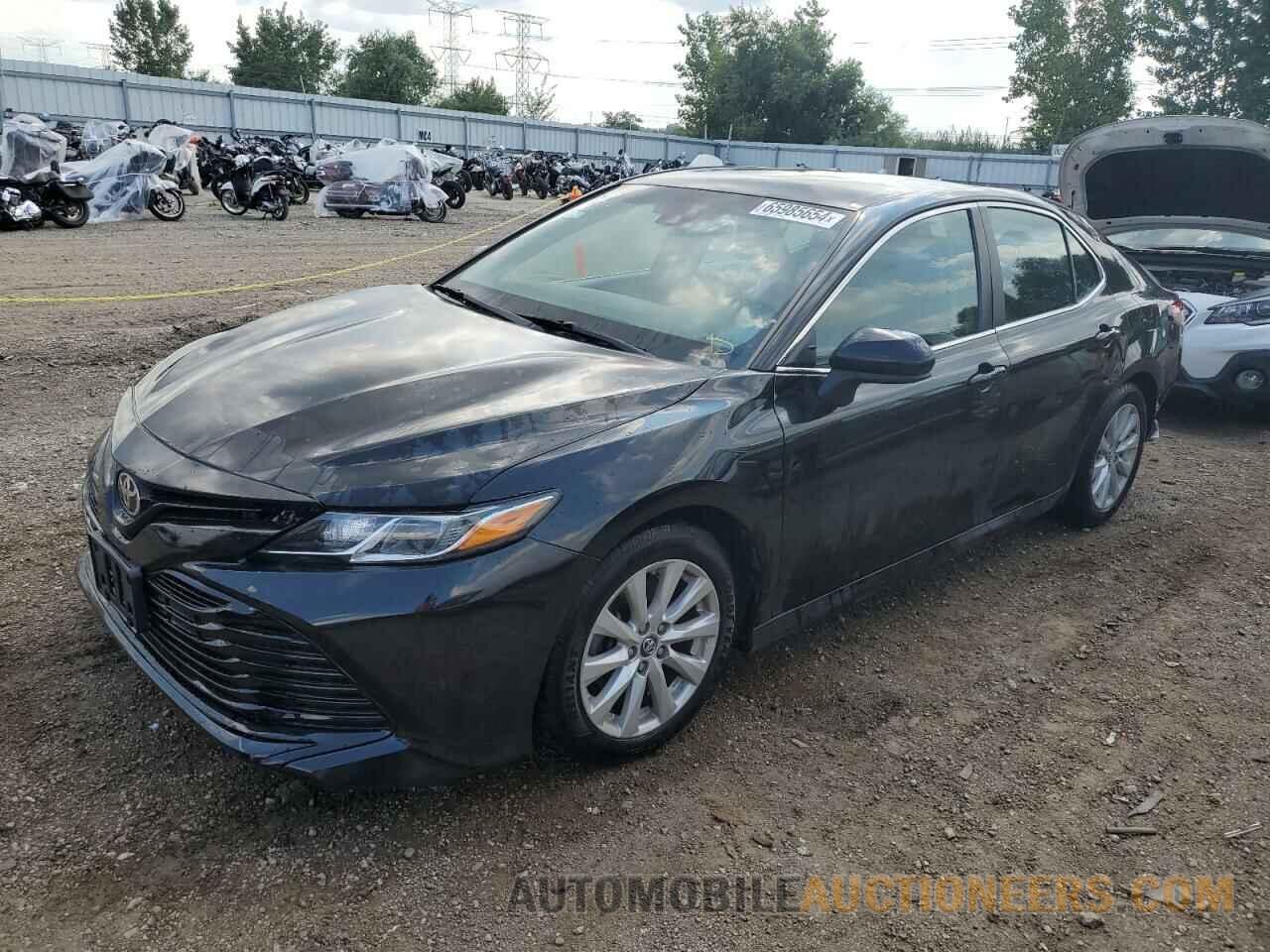 4T1B11HK0JU592877 TOYOTA CAMRY 2018