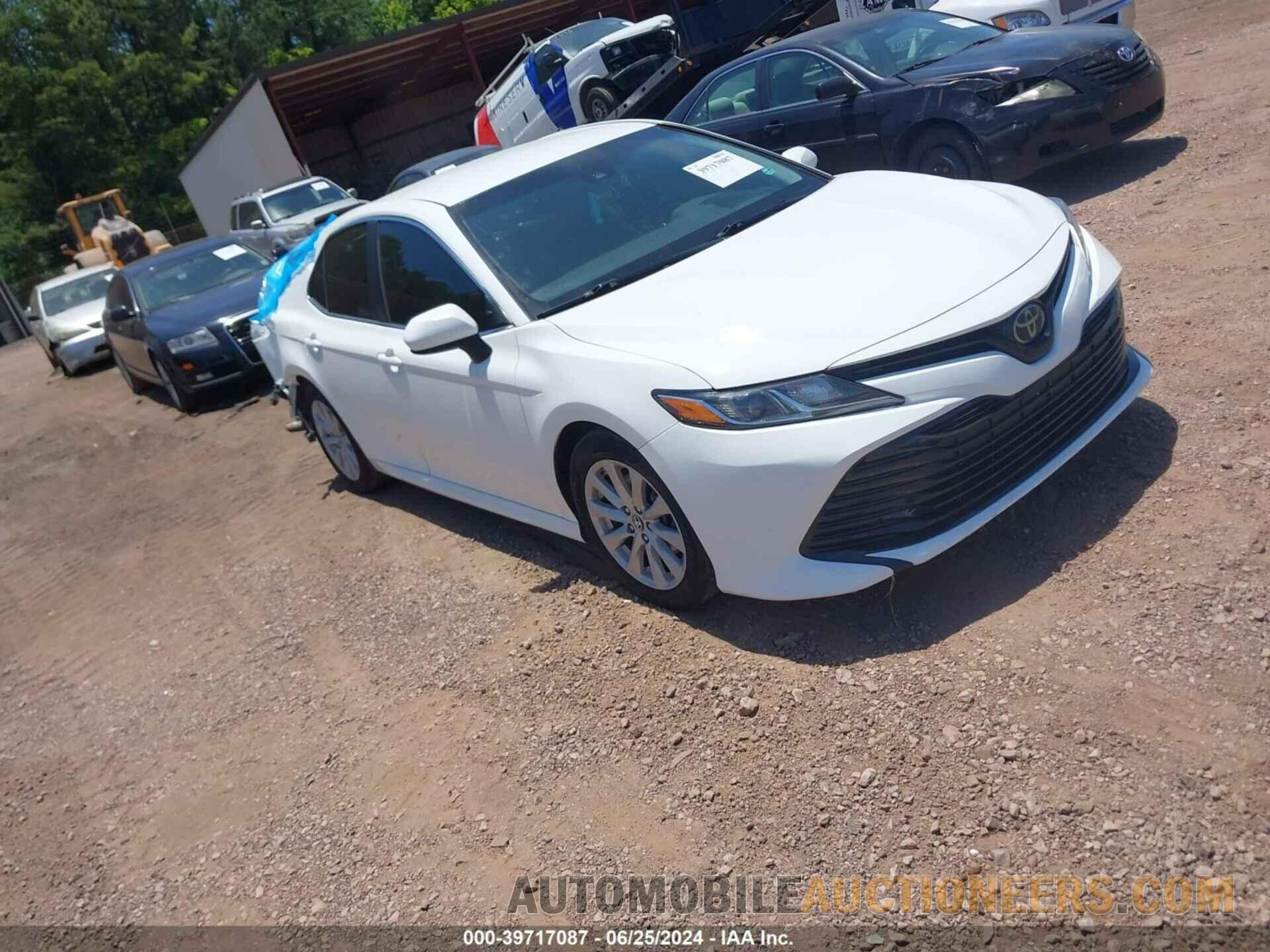 4T1B11HK0JU596864 TOYOTA CAMRY 2018