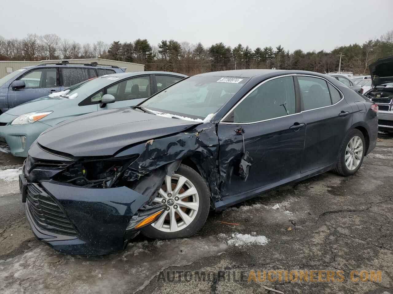 4T1B11HK0JU597058 TOYOTA CAMRY 2018