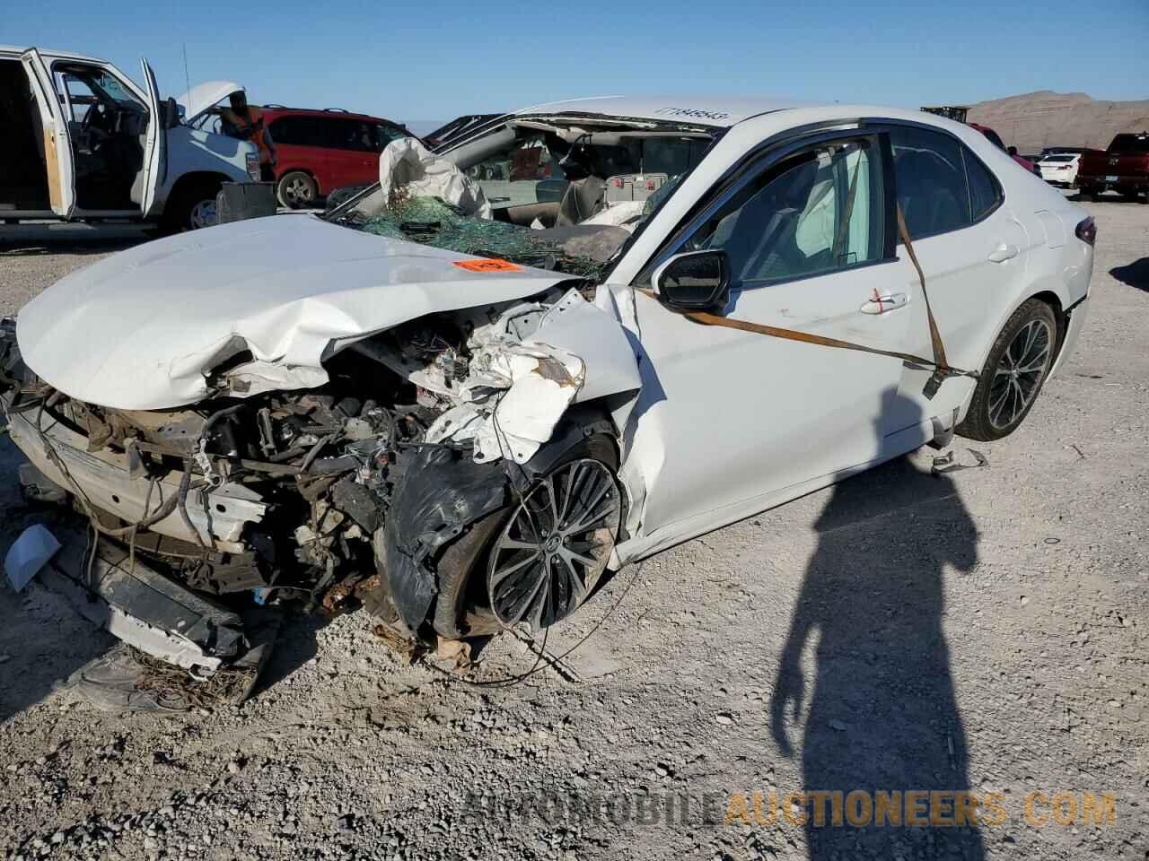 4T1B11HK0JU598985 TOYOTA CAMRY 2018