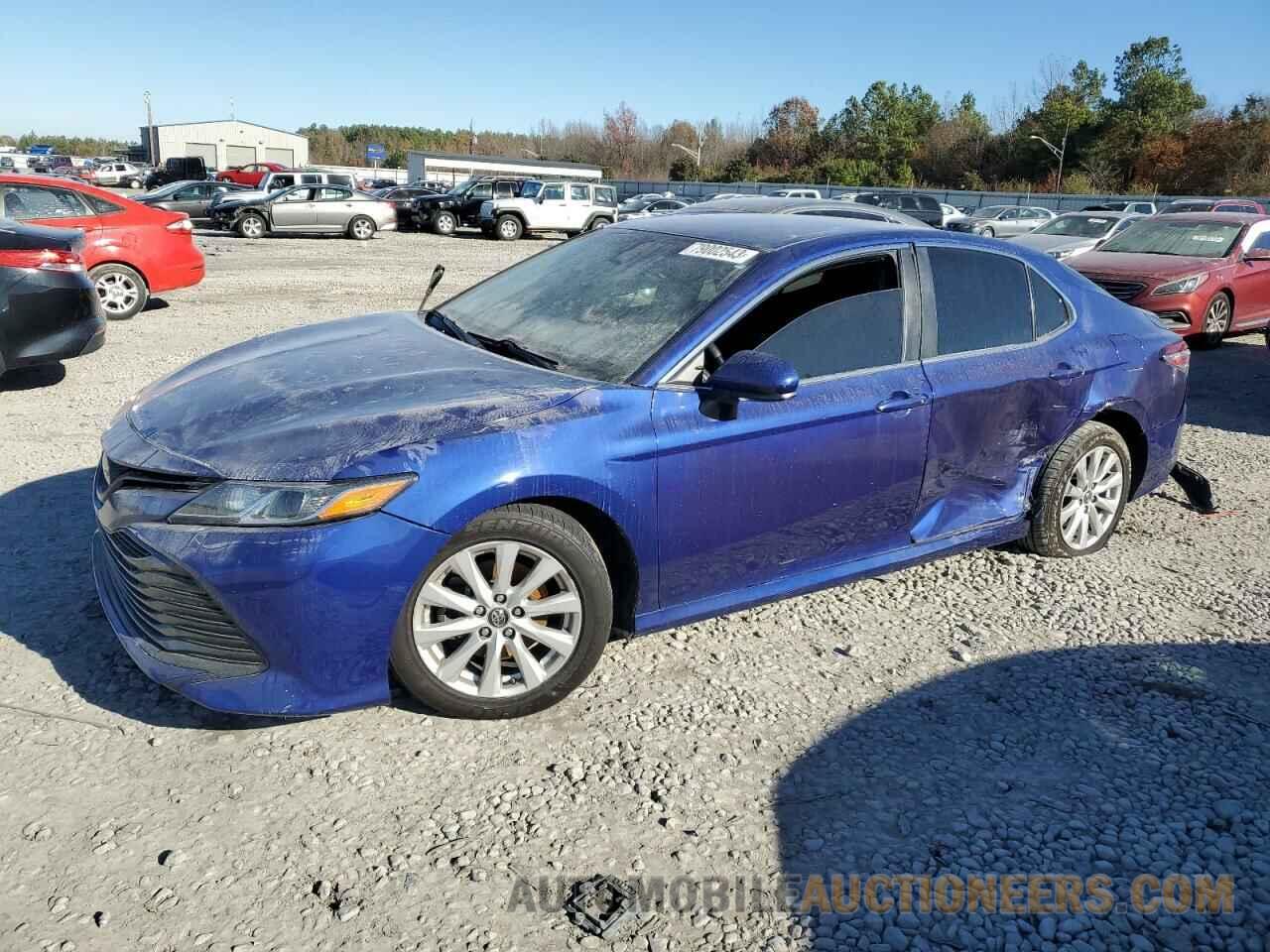 4T1B11HK0JU599330 TOYOTA CAMRY 2018