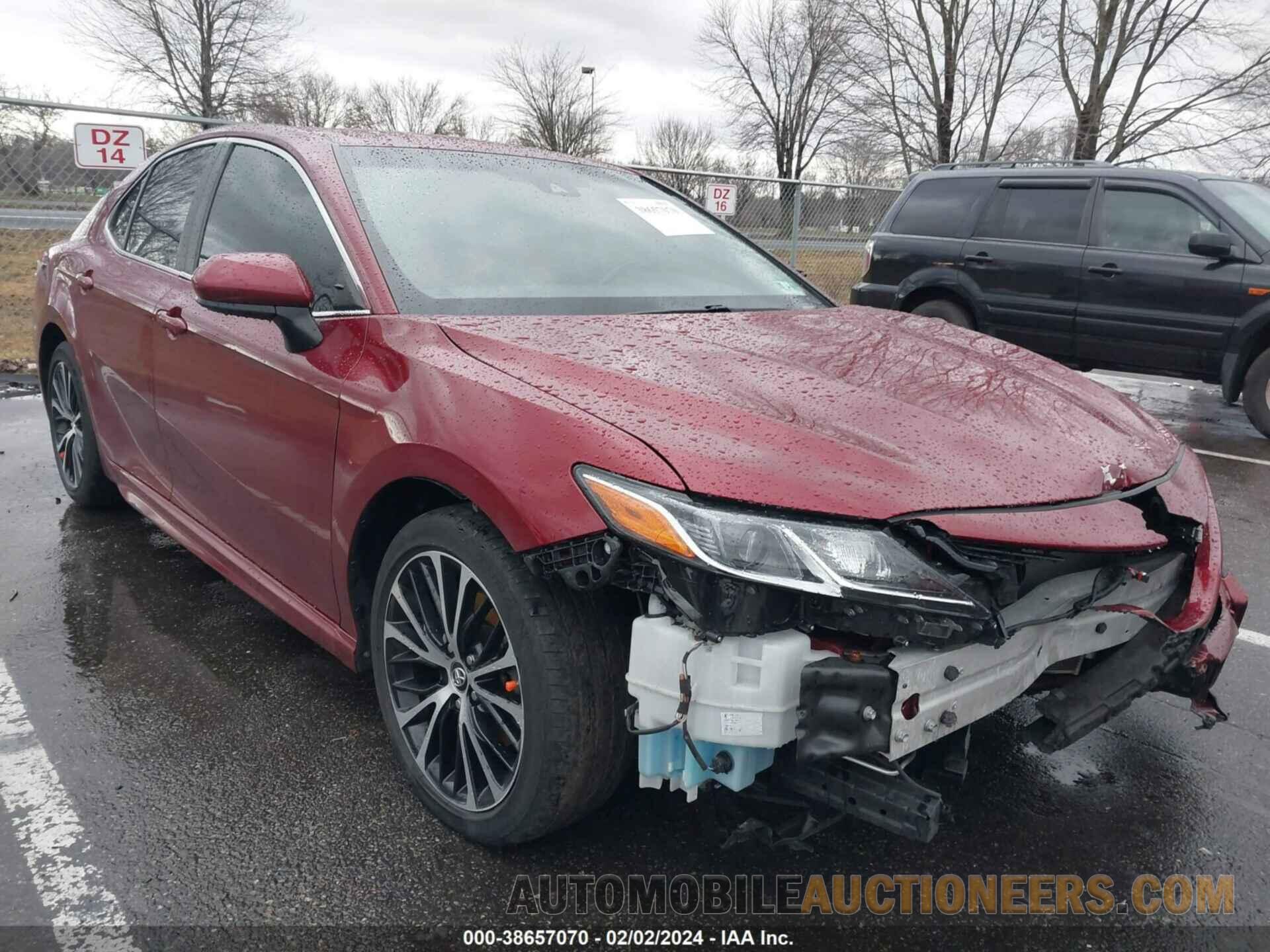 4T1B11HK0JU600282 TOYOTA CAMRY 2018