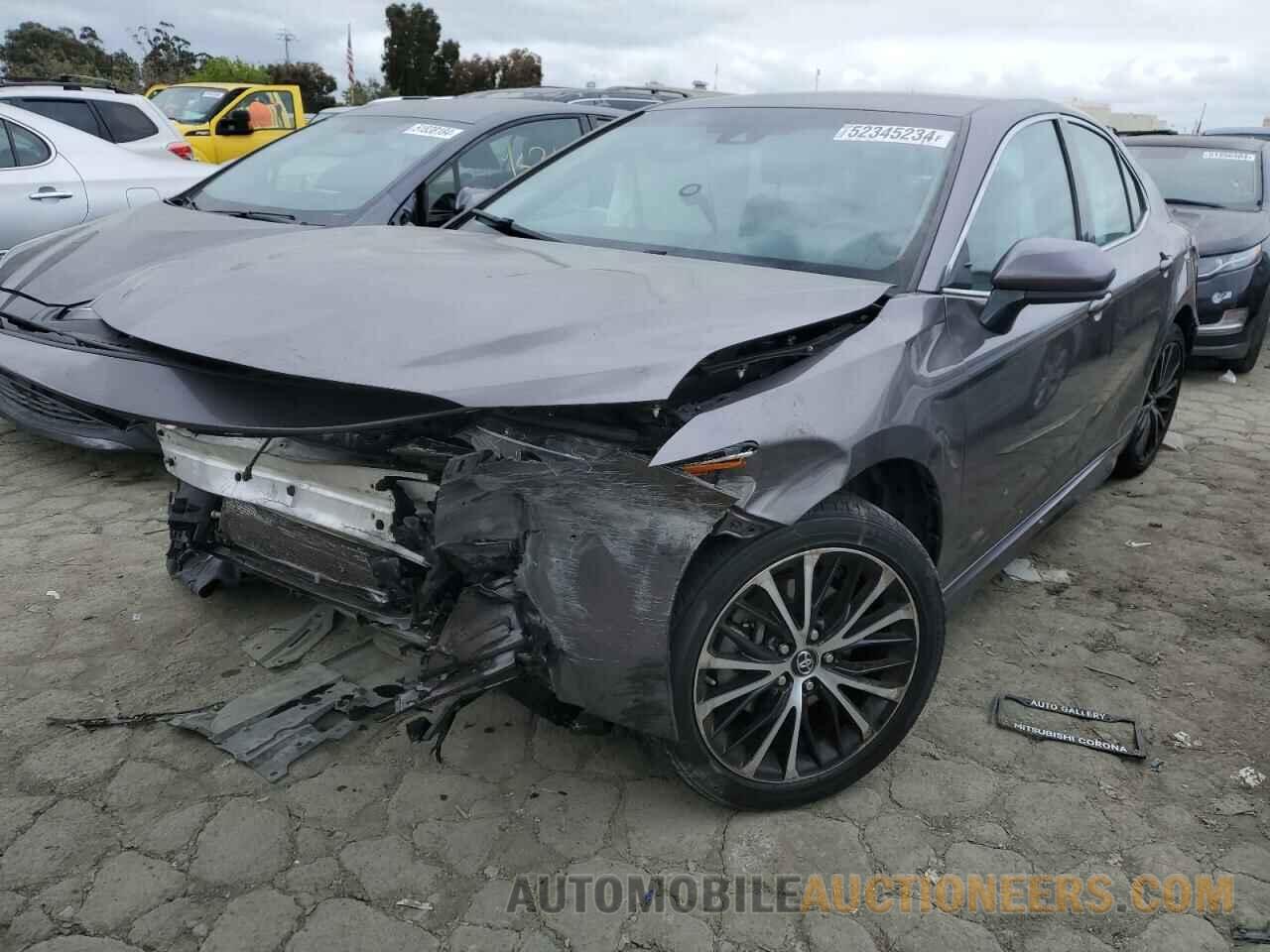 4T1B11HK0JU603117 TOYOTA CAMRY 2018