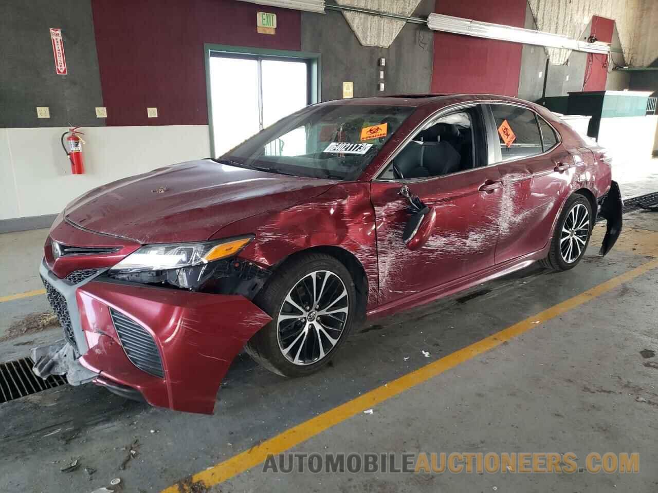 4T1B11HK0JU603764 TOYOTA CAMRY 2018