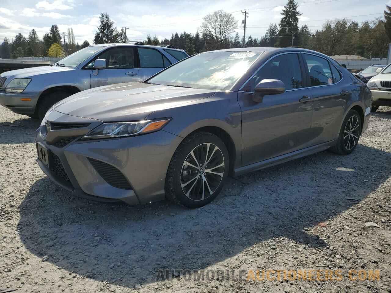 4T1B11HK0JU605076 TOYOTA CAMRY 2018