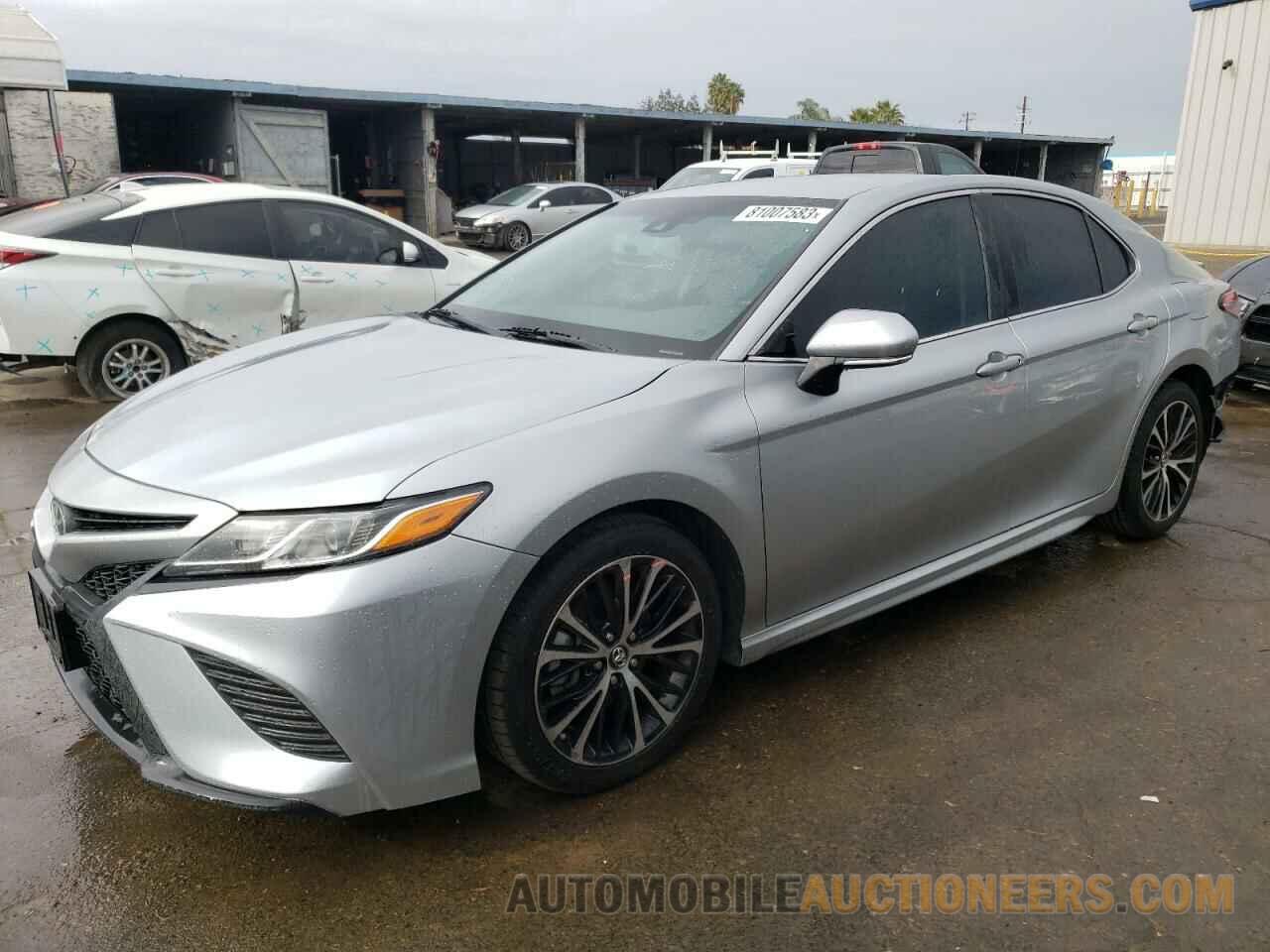 4T1B11HK0JU605806 TOYOTA CAMRY 2018