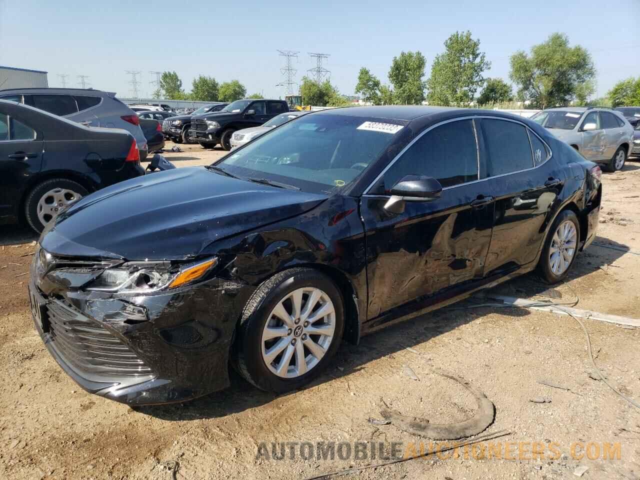 4T1B11HK0JU608155 TOYOTA CAMRY 2018