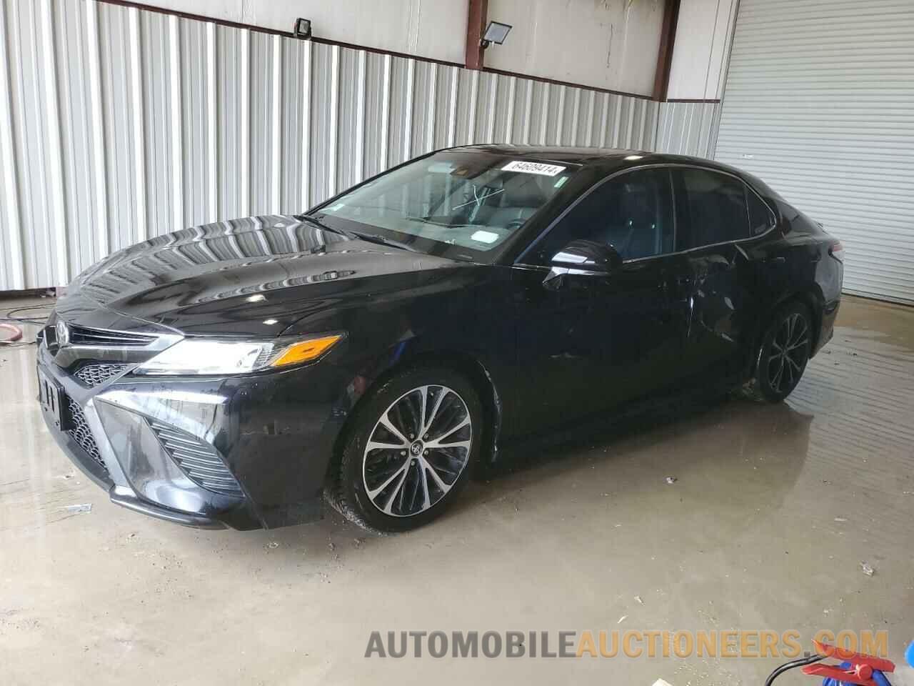 4T1B11HK0JU608365 TOYOTA CAMRY 2018