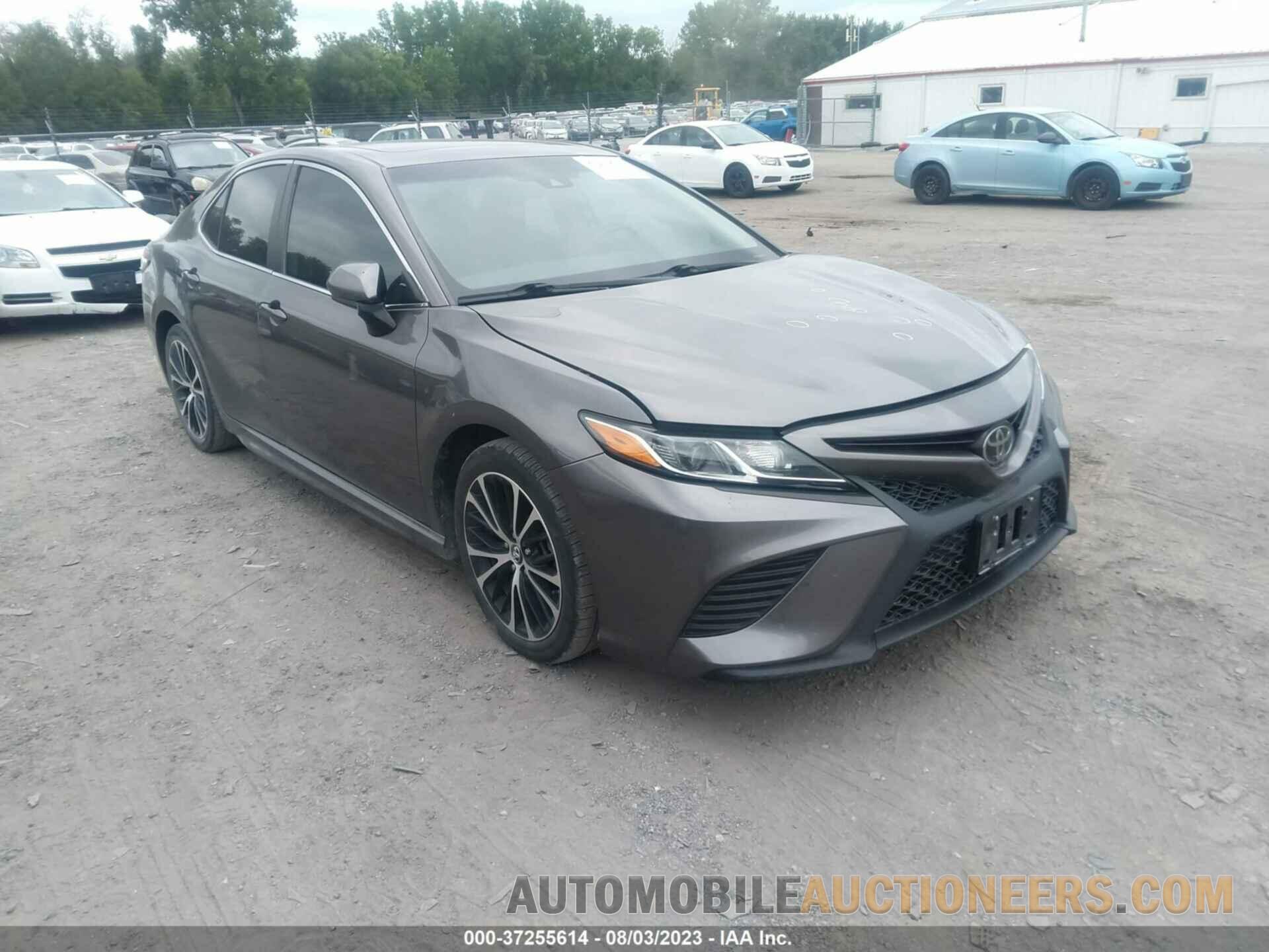 4T1B11HK0JU611072 TOYOTA CAMRY 2018