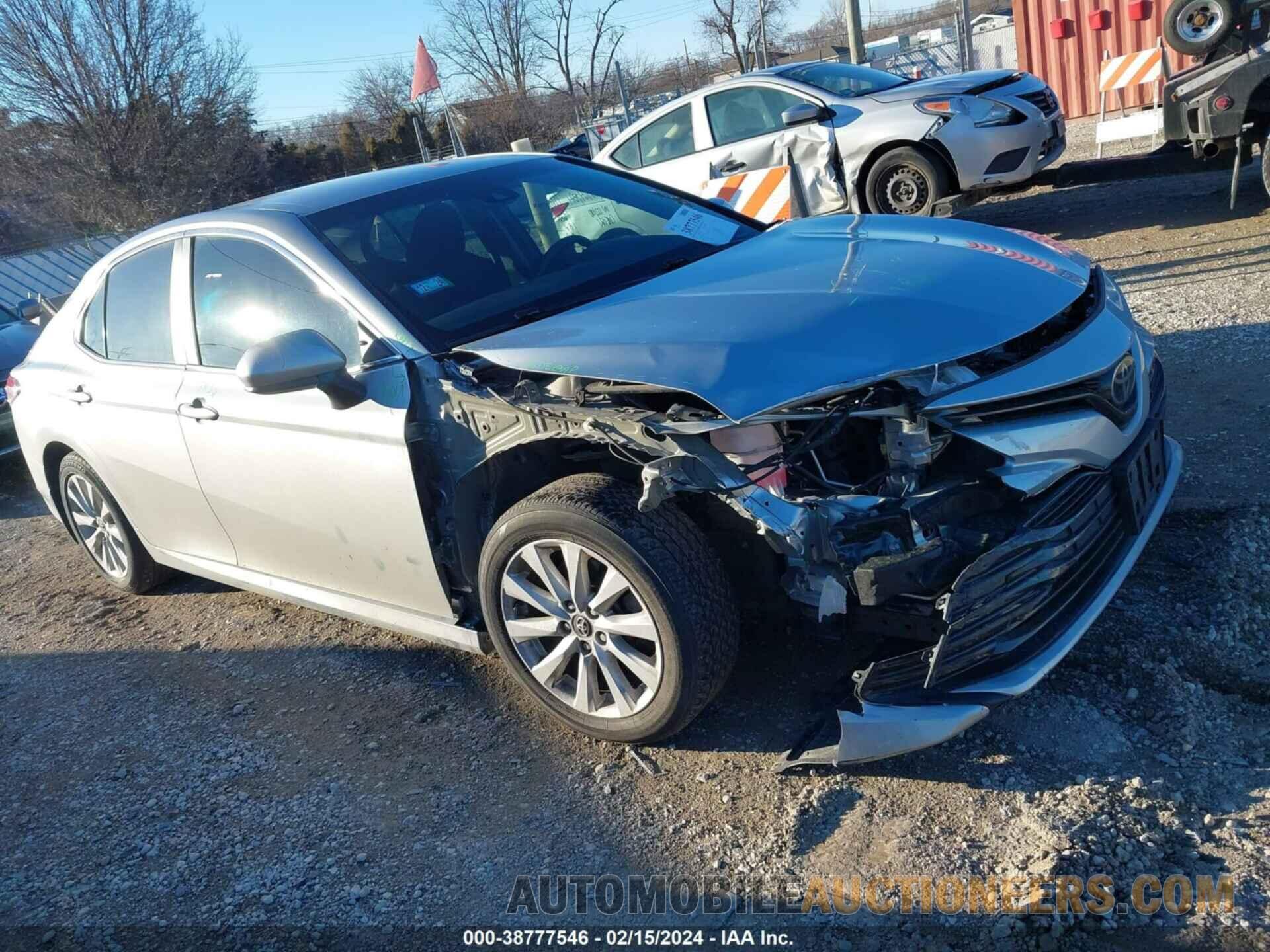 4T1B11HK0JU611475 TOYOTA CAMRY 2018