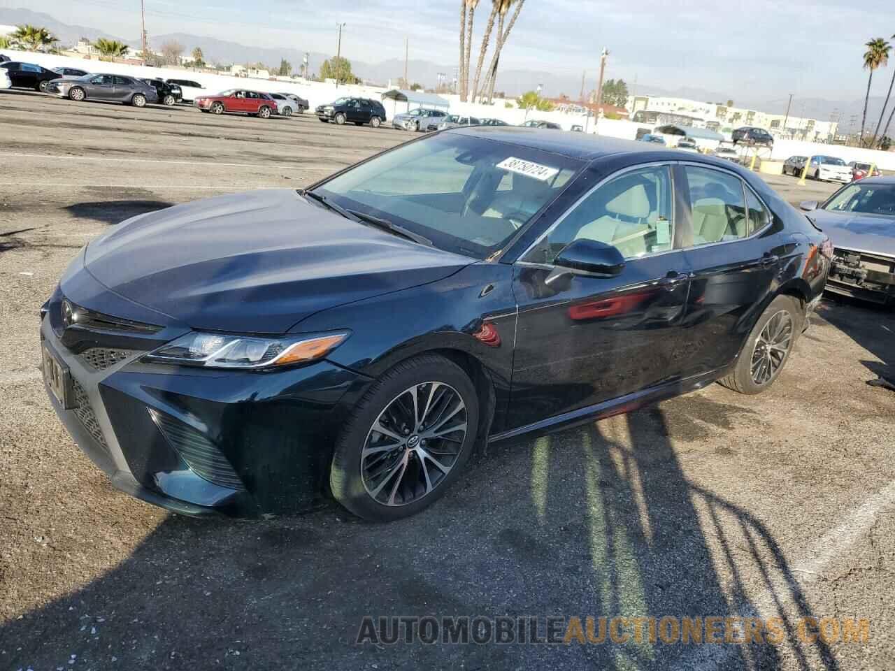 4T1B11HK0JU614716 TOYOTA CAMRY 2018