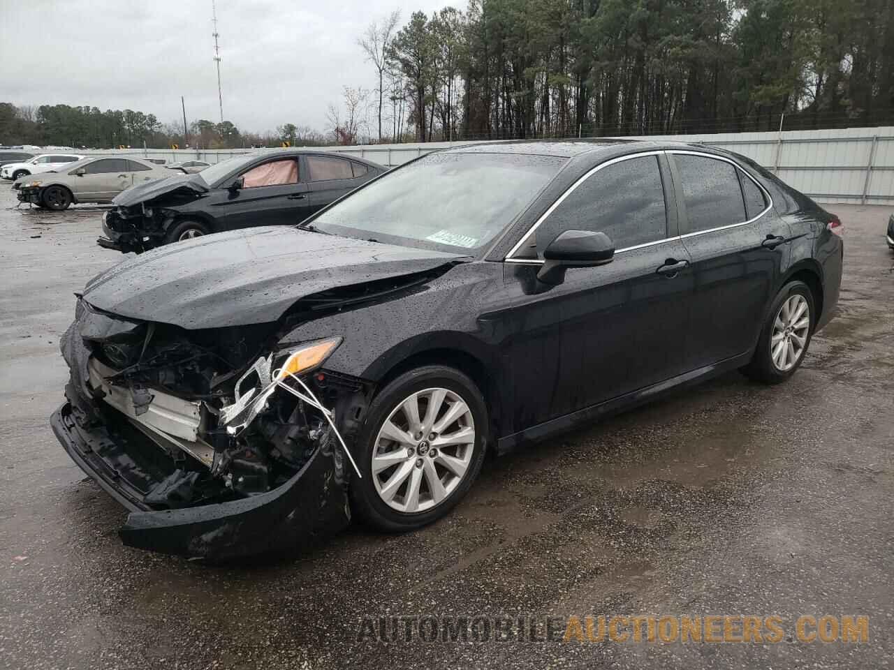 4T1B11HK0JU615168 TOYOTA CAMRY 2018