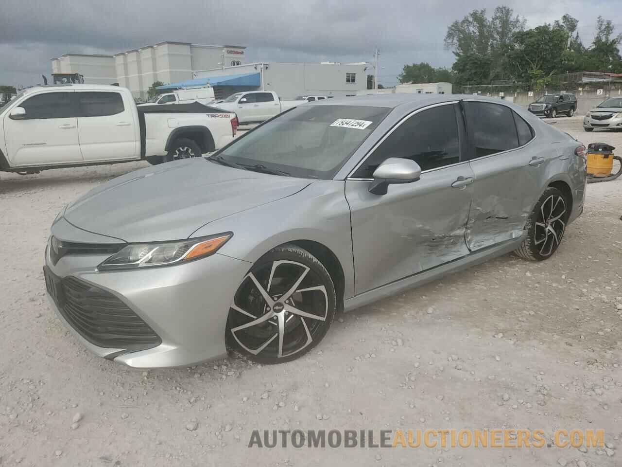 4T1B11HK0JU615199 TOYOTA CAMRY 2018