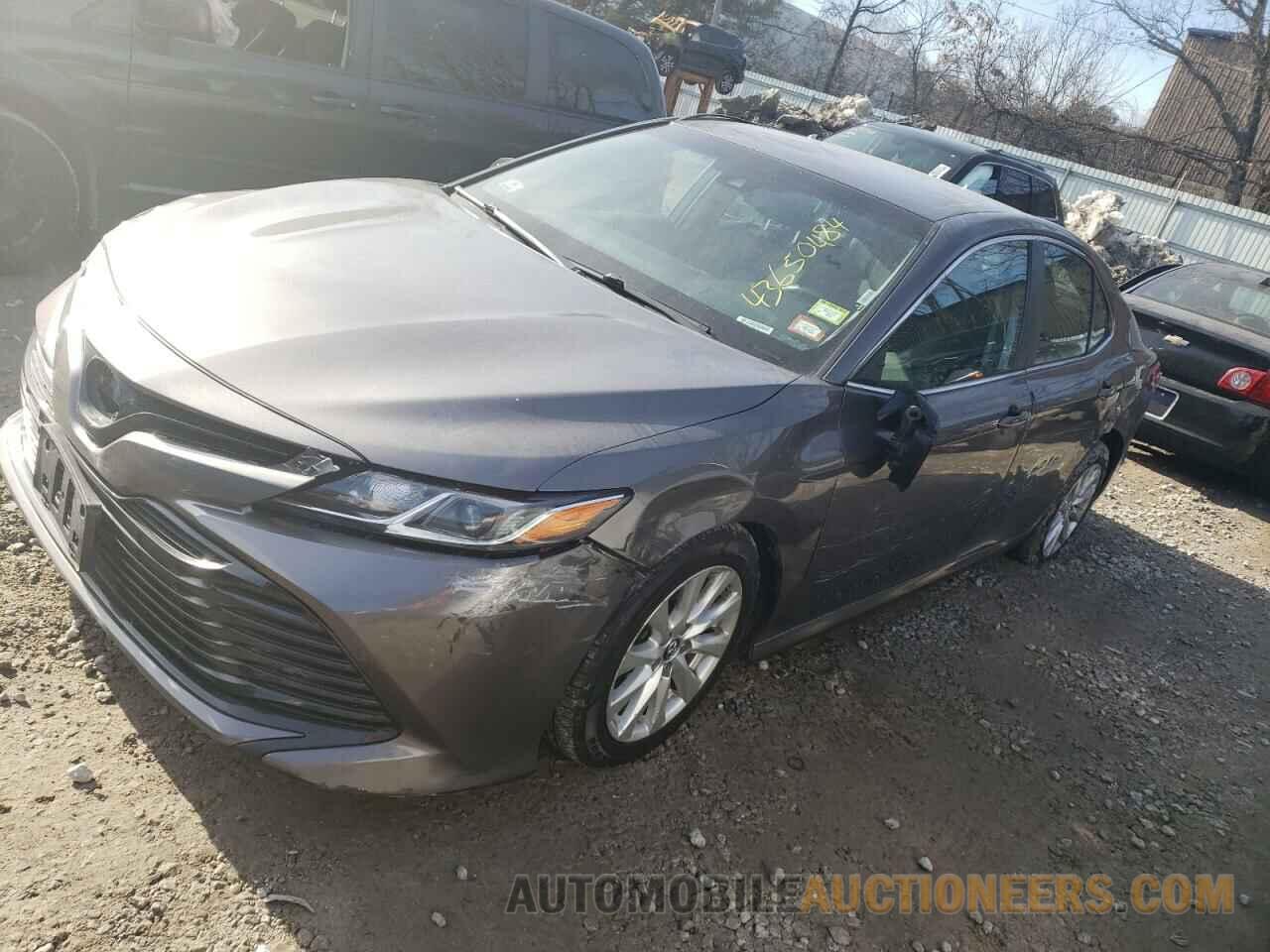 4T1B11HK0JU615476 TOYOTA CAMRY 2018