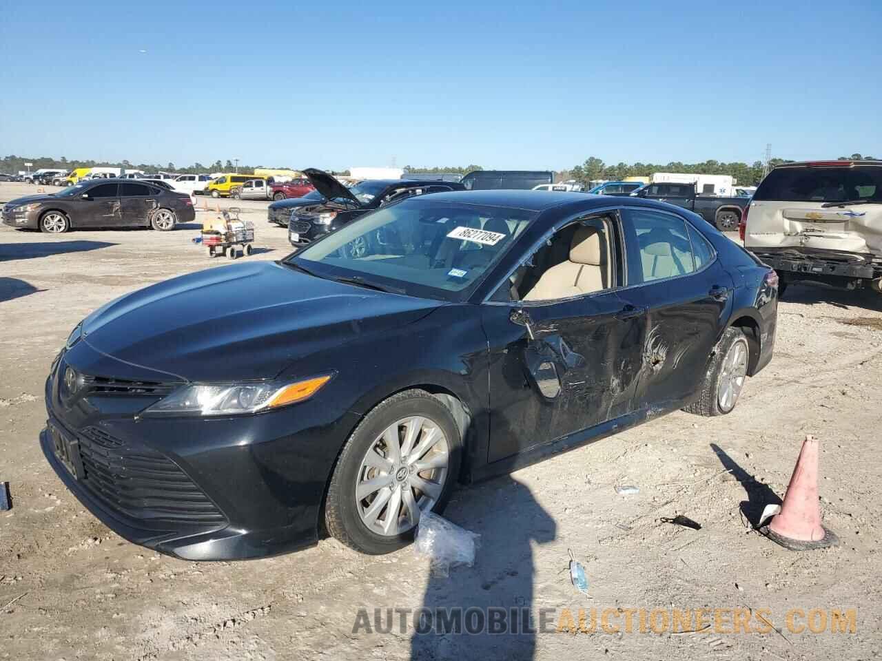 4T1B11HK0JU616059 TOYOTA CAMRY 2018