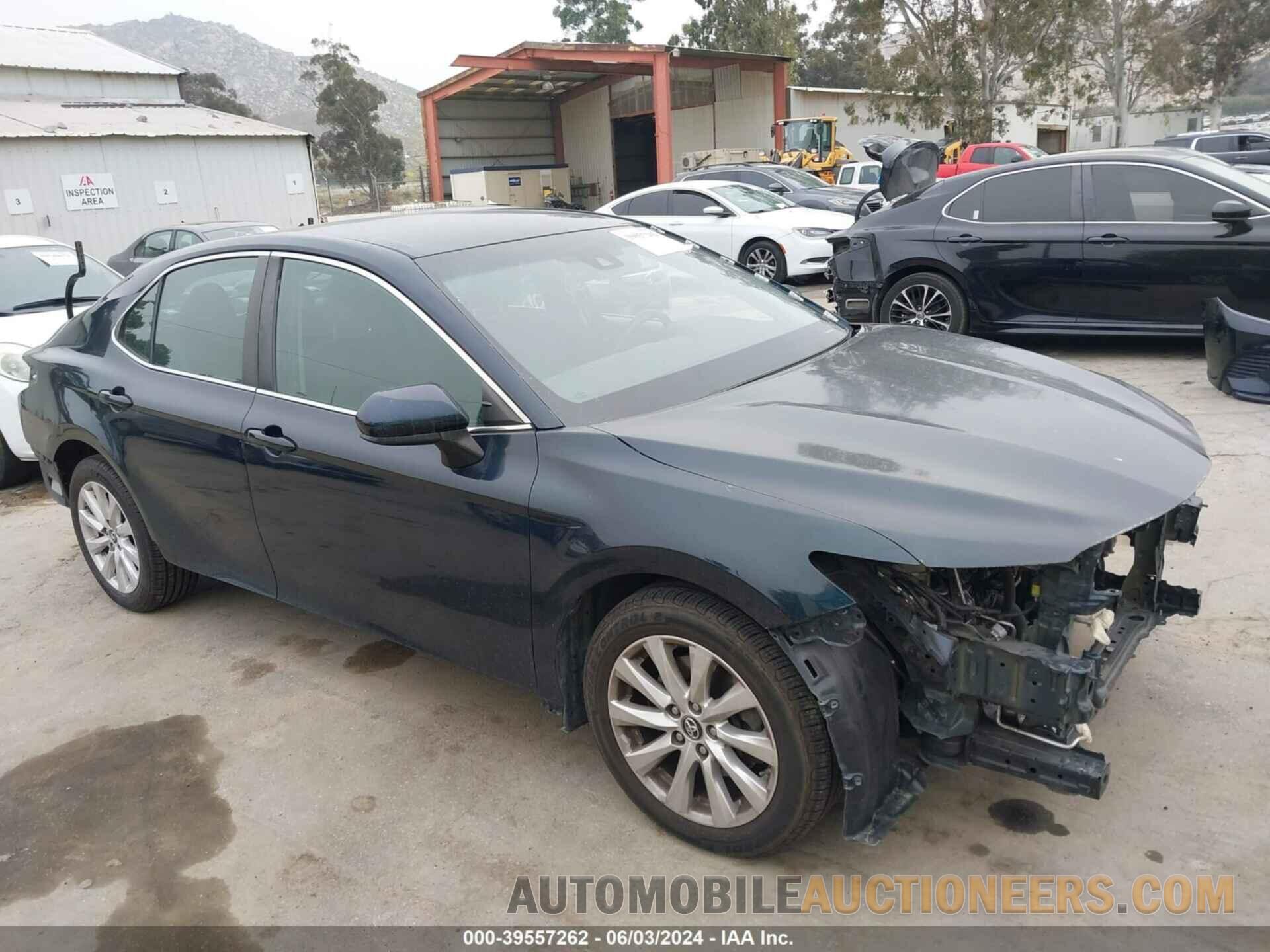 4T1B11HK0JU617499 TOYOTA CAMRY 2018