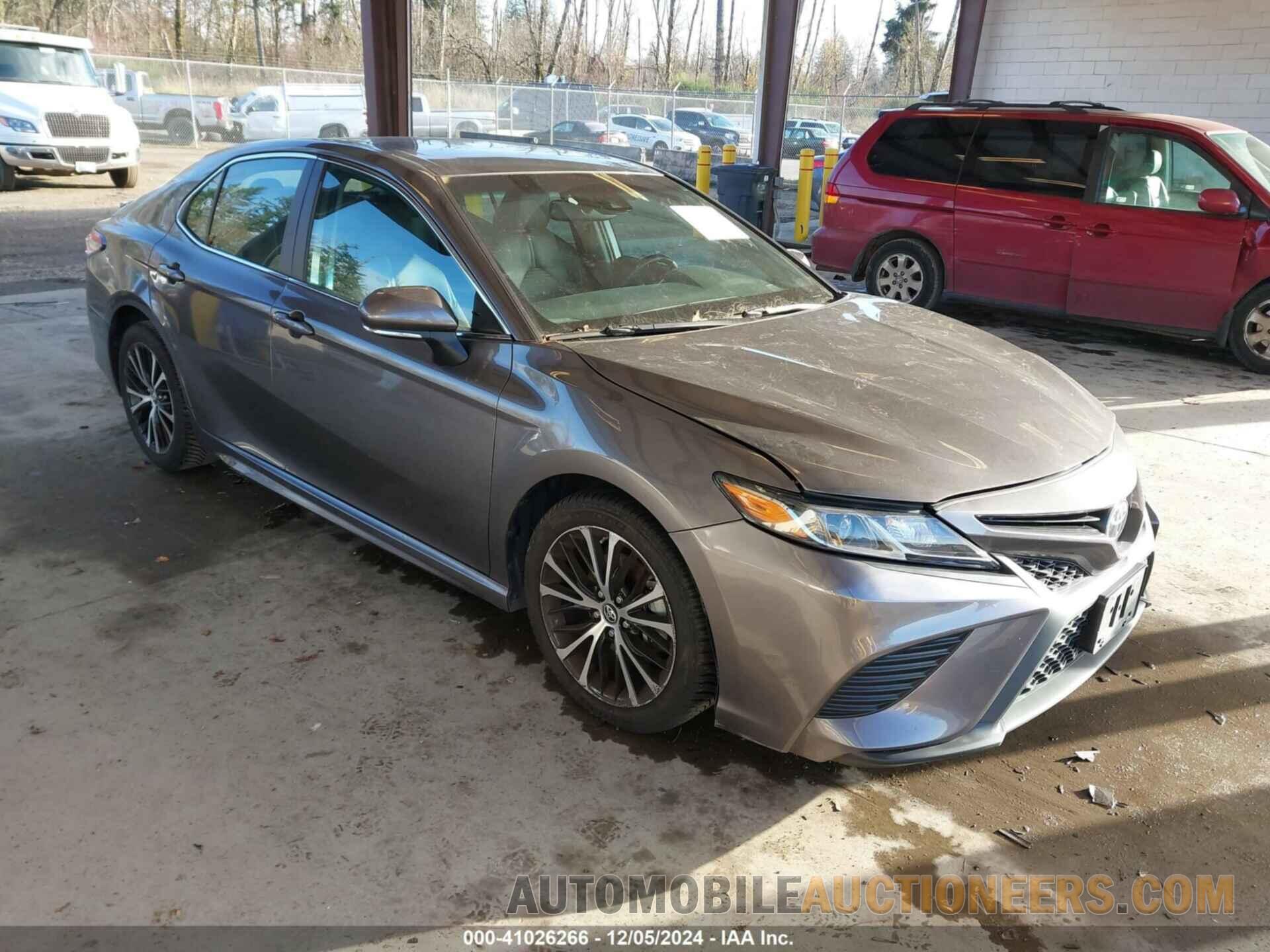 4T1B11HK0JU617728 TOYOTA CAMRY 2018