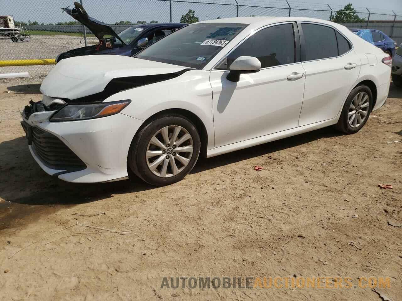 4T1B11HK0JU619379 TOYOTA CAMRY 2018