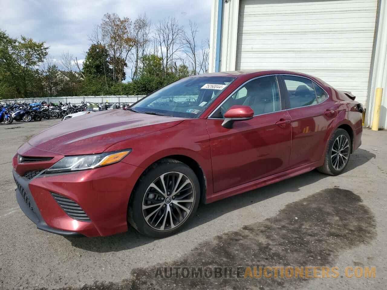 4T1B11HK0JU620306 TOYOTA CAMRY 2018