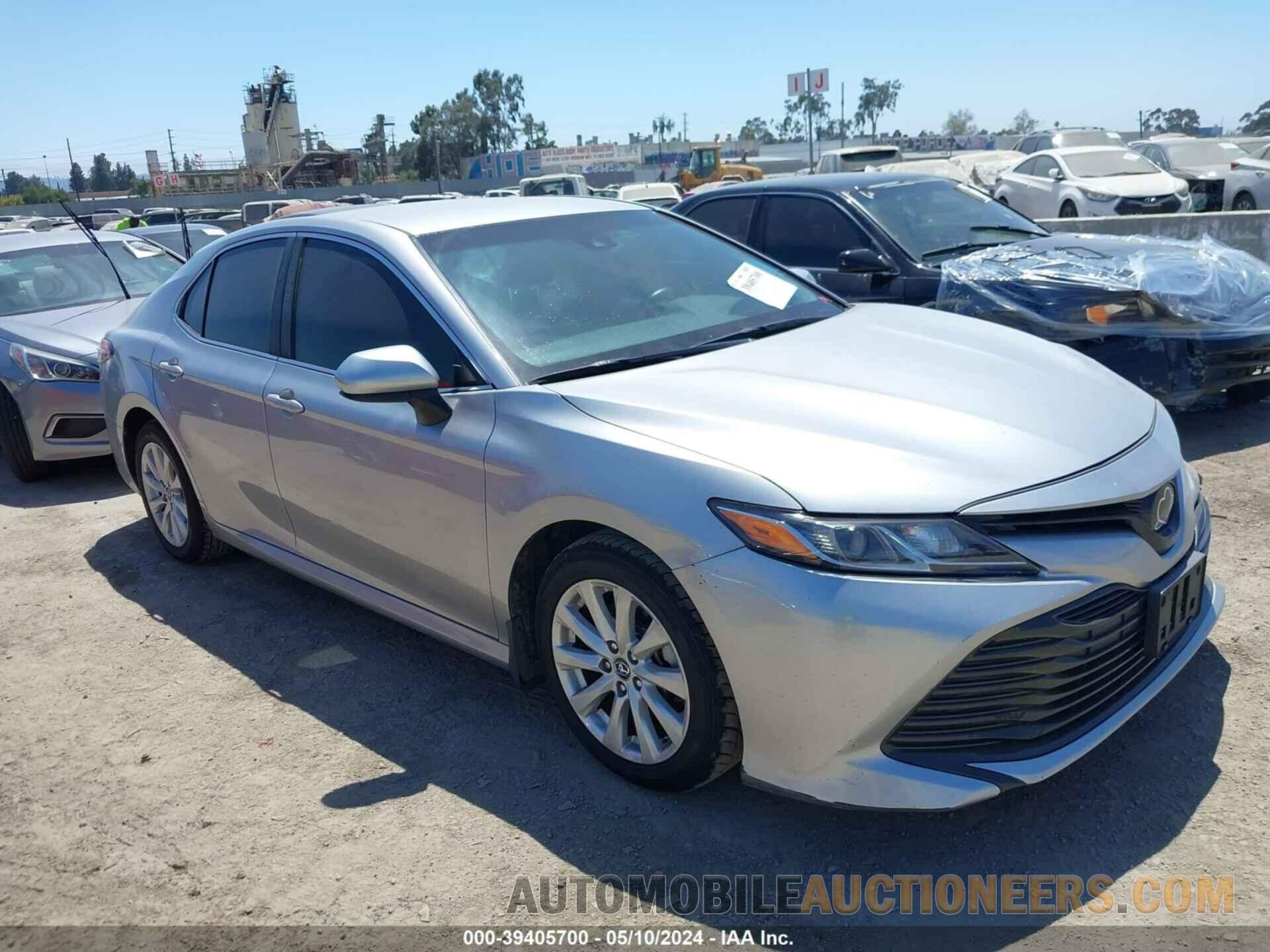 4T1B11HK0JU620449 TOYOTA CAMRY 2018