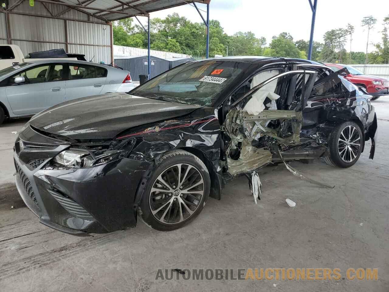 4T1B11HK0JU621827 TOYOTA CAMRY 2018