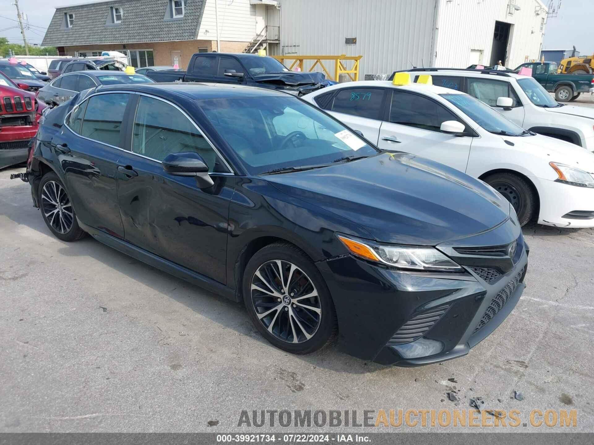 4T1B11HK0JU621892 TOYOTA CAMRY 2018