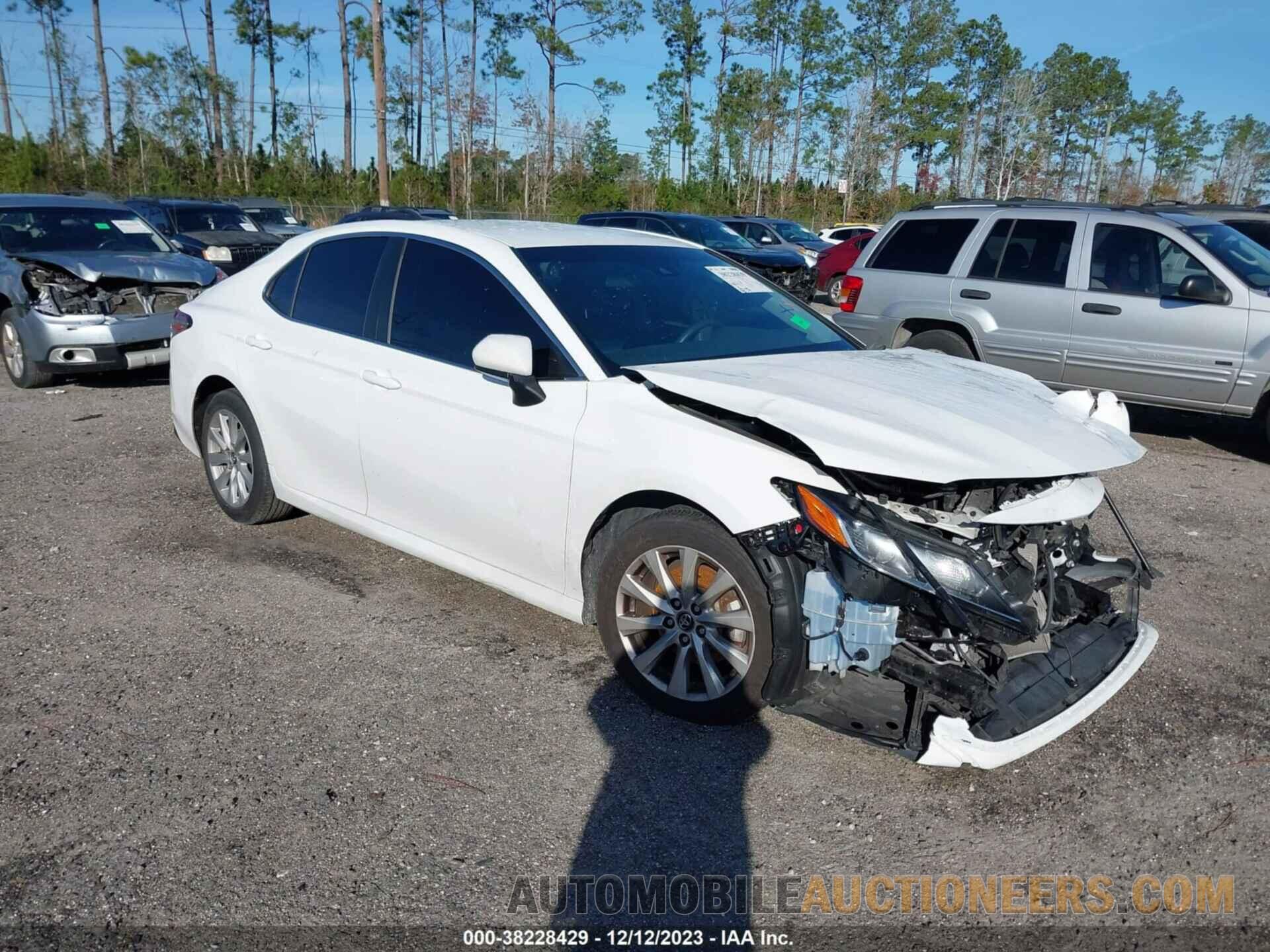 4T1B11HK0JU623772 TOYOTA CAMRY 2018