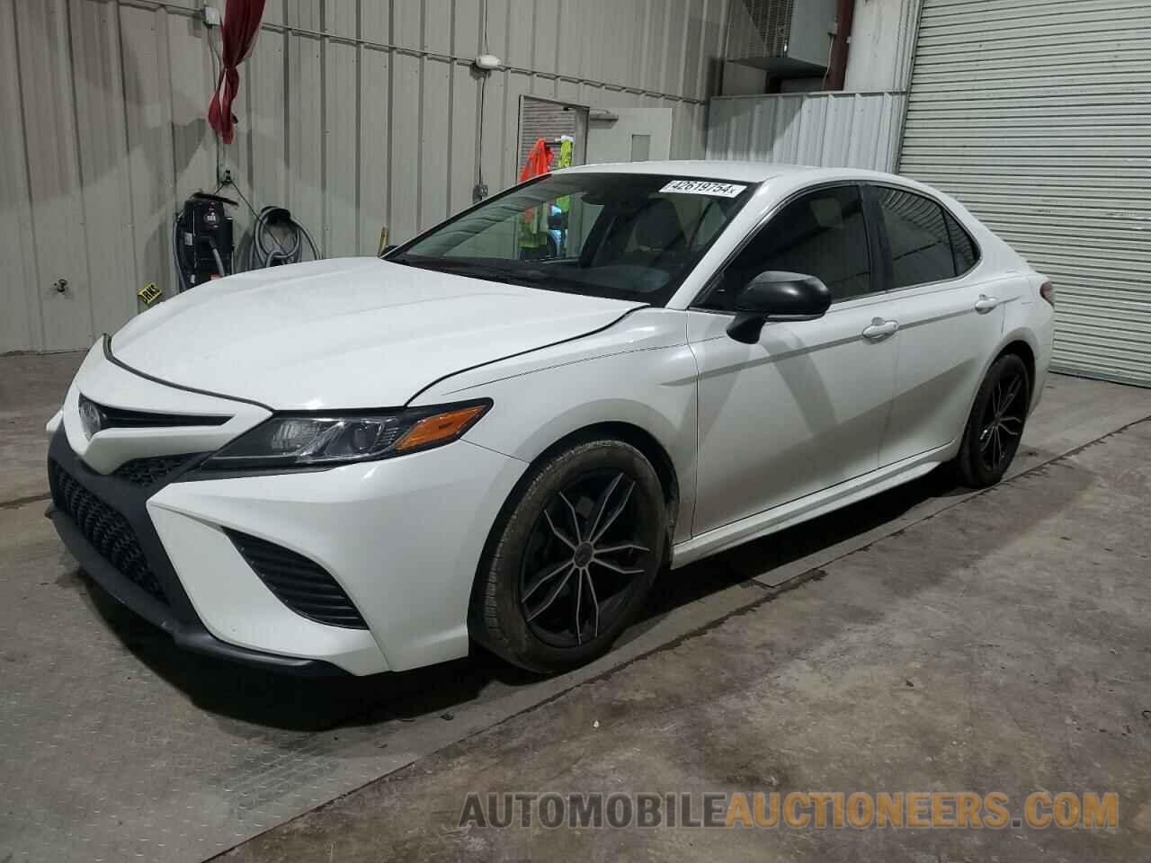 4T1B11HK0JU623996 TOYOTA CAMRY 2018