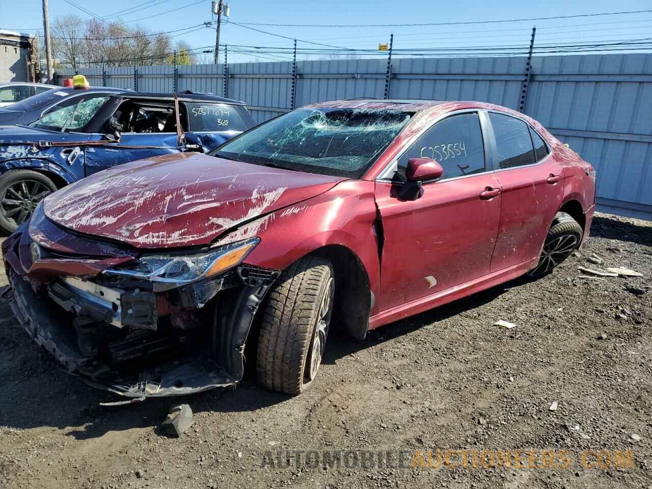 4T1B11HK0JU624677 TOYOTA CAMRY 2018