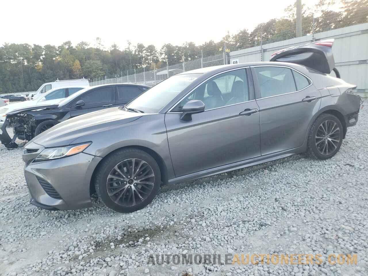 4T1B11HK0JU625277 TOYOTA CAMRY 2018