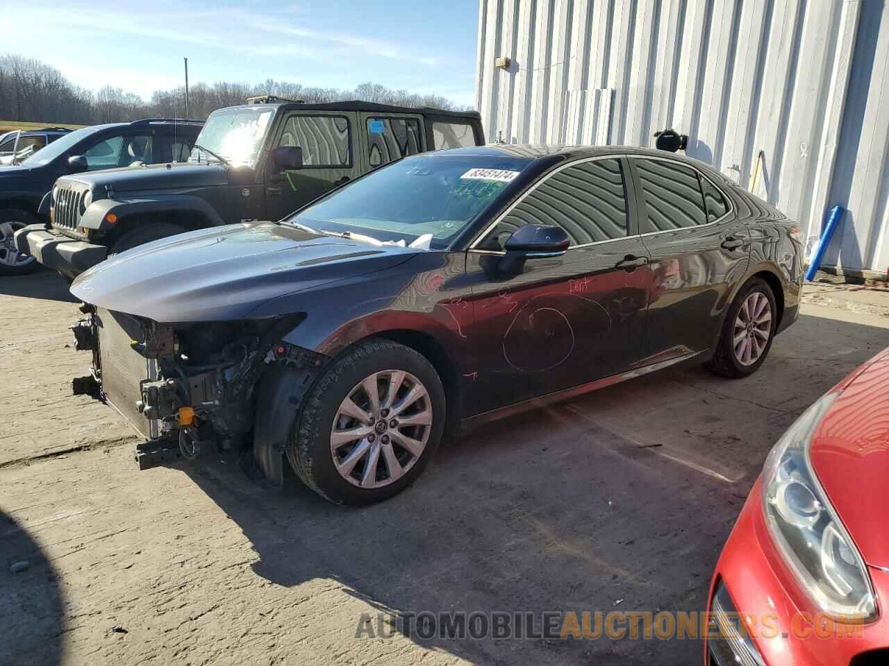 4T1B11HK0JU626008 TOYOTA CAMRY 2018