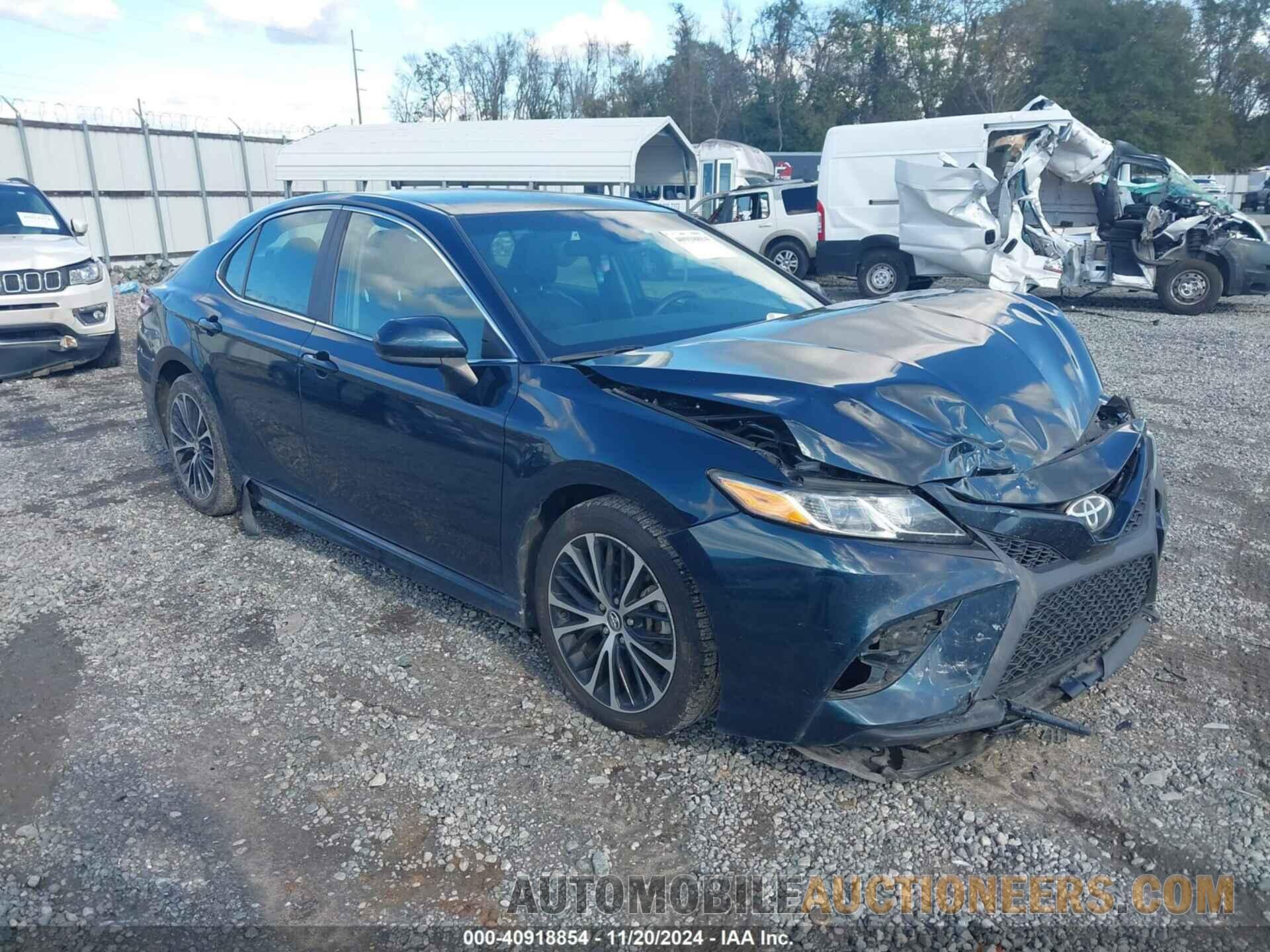 4T1B11HK0JU627627 TOYOTA CAMRY 2018