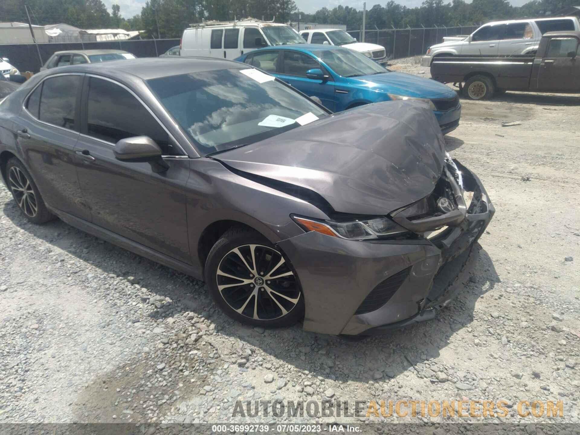 4T1B11HK0JU629880 TOYOTA CAMRY 2018