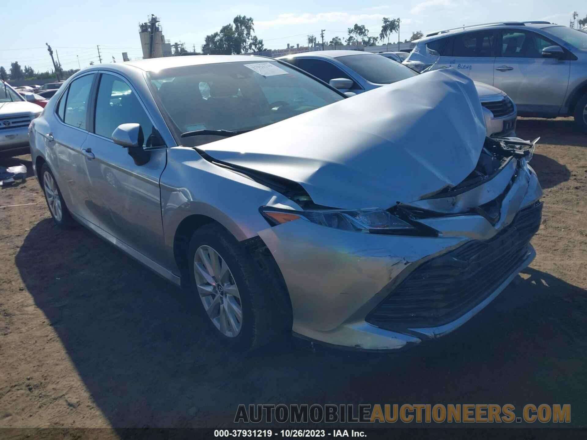 4T1B11HK0JU630236 TOYOTA CAMRY 2018