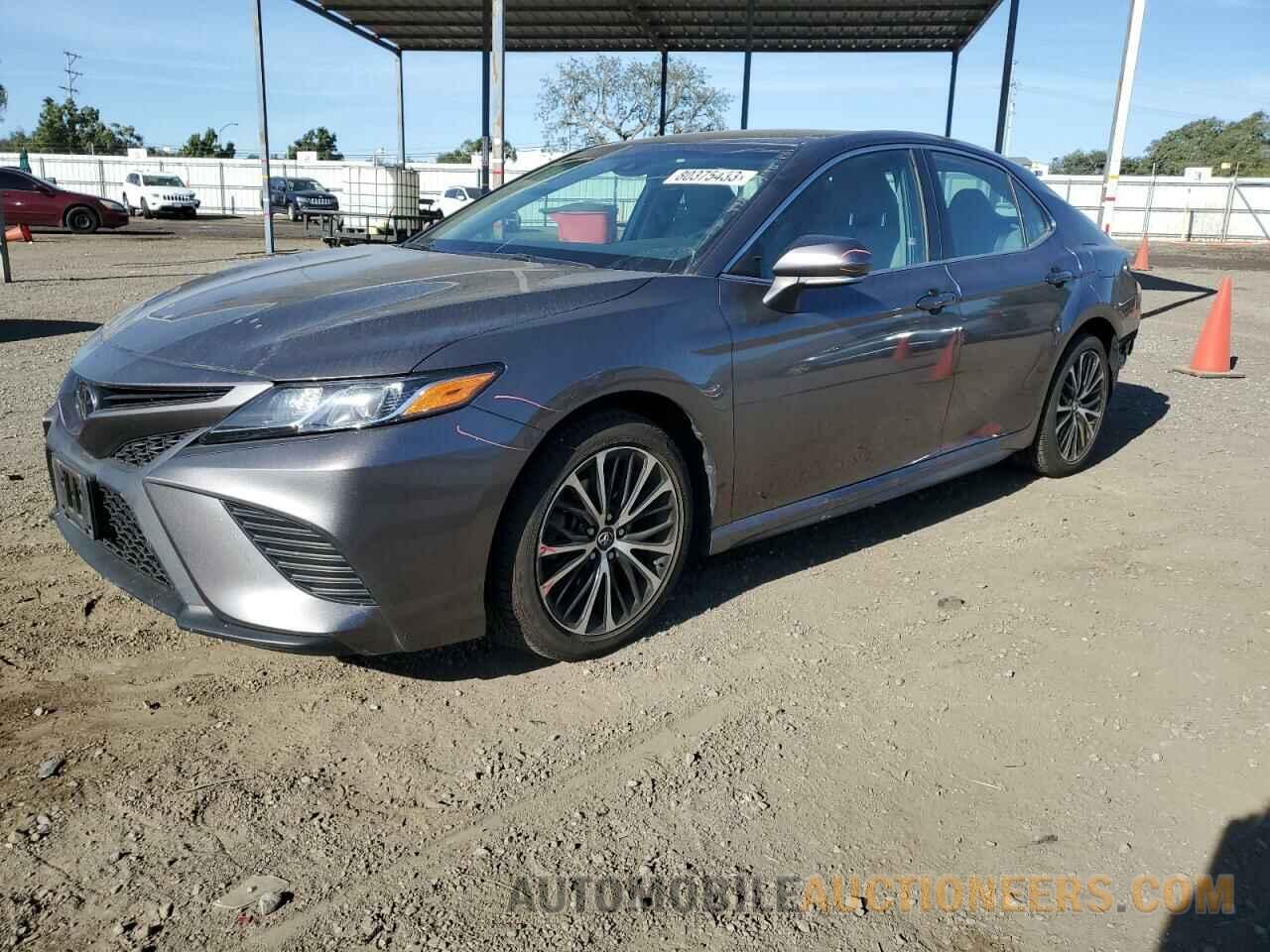 4T1B11HK0JU631273 TOYOTA CAMRY 2018